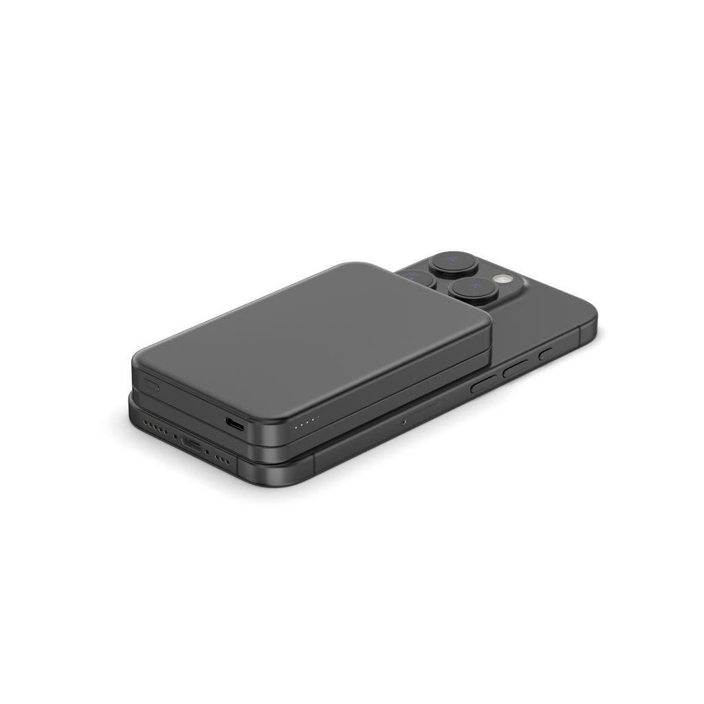 Une batterie externe noire est posée sur un smartphone noir.