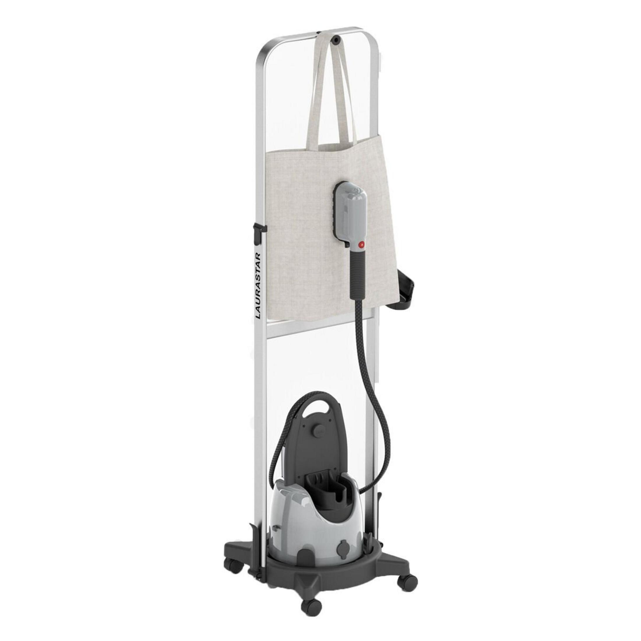 Dampfreiniger mit Ständer, Beutel und Schlauch auf Rollen.