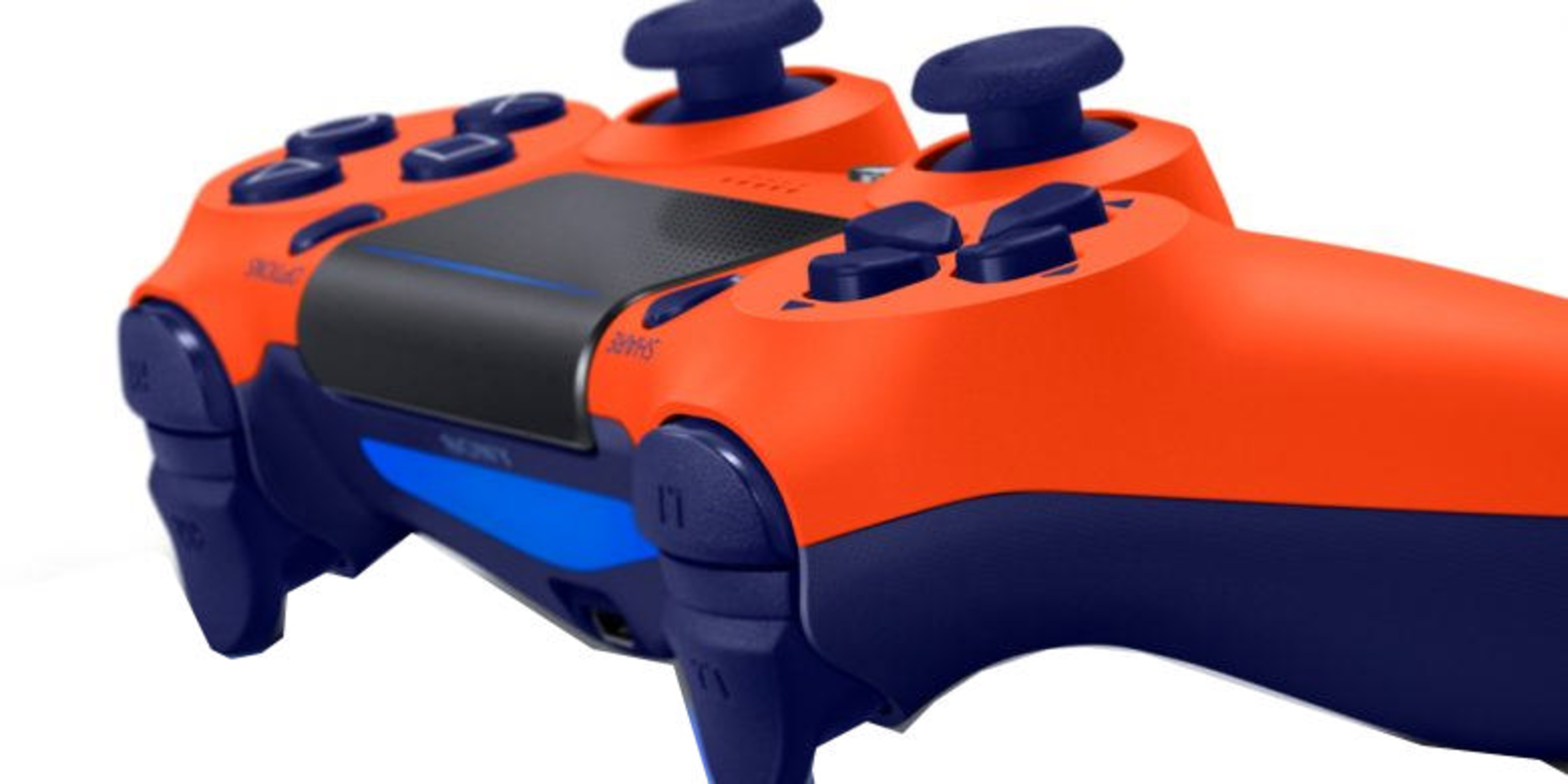 Een oranje en donkerblauwe gamecontroller met zwarte accenten.