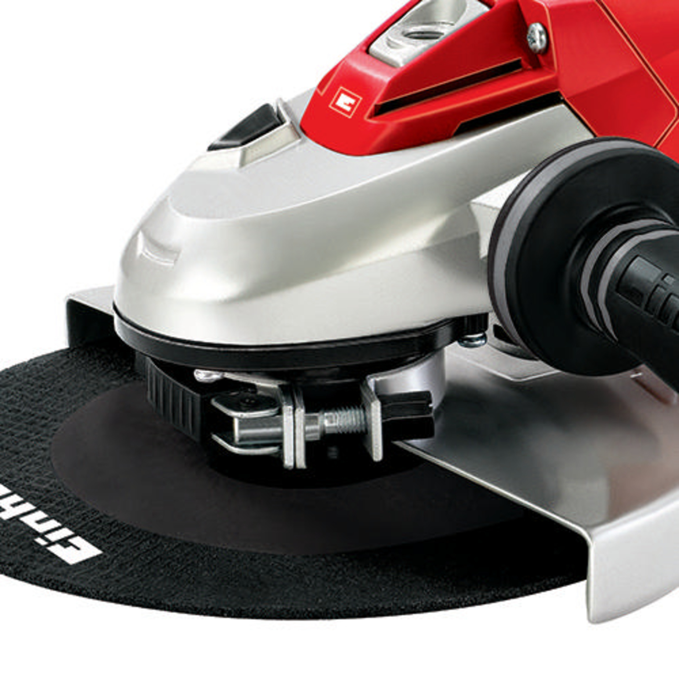 Zbliżenie czerwono-srebrnej szlifierki kątowej z czarną tarczą.