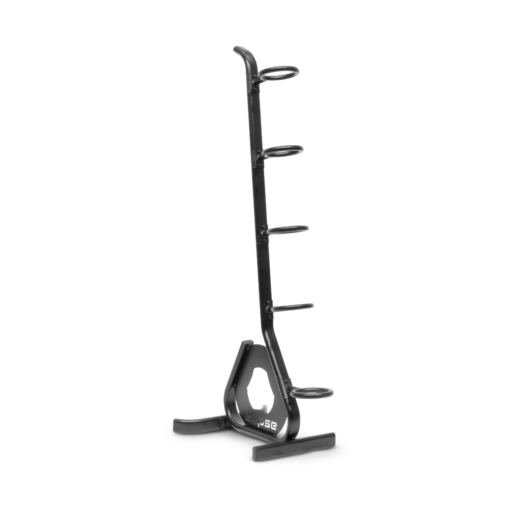 Un soporte vertical negro con anillos para sostener objetos.