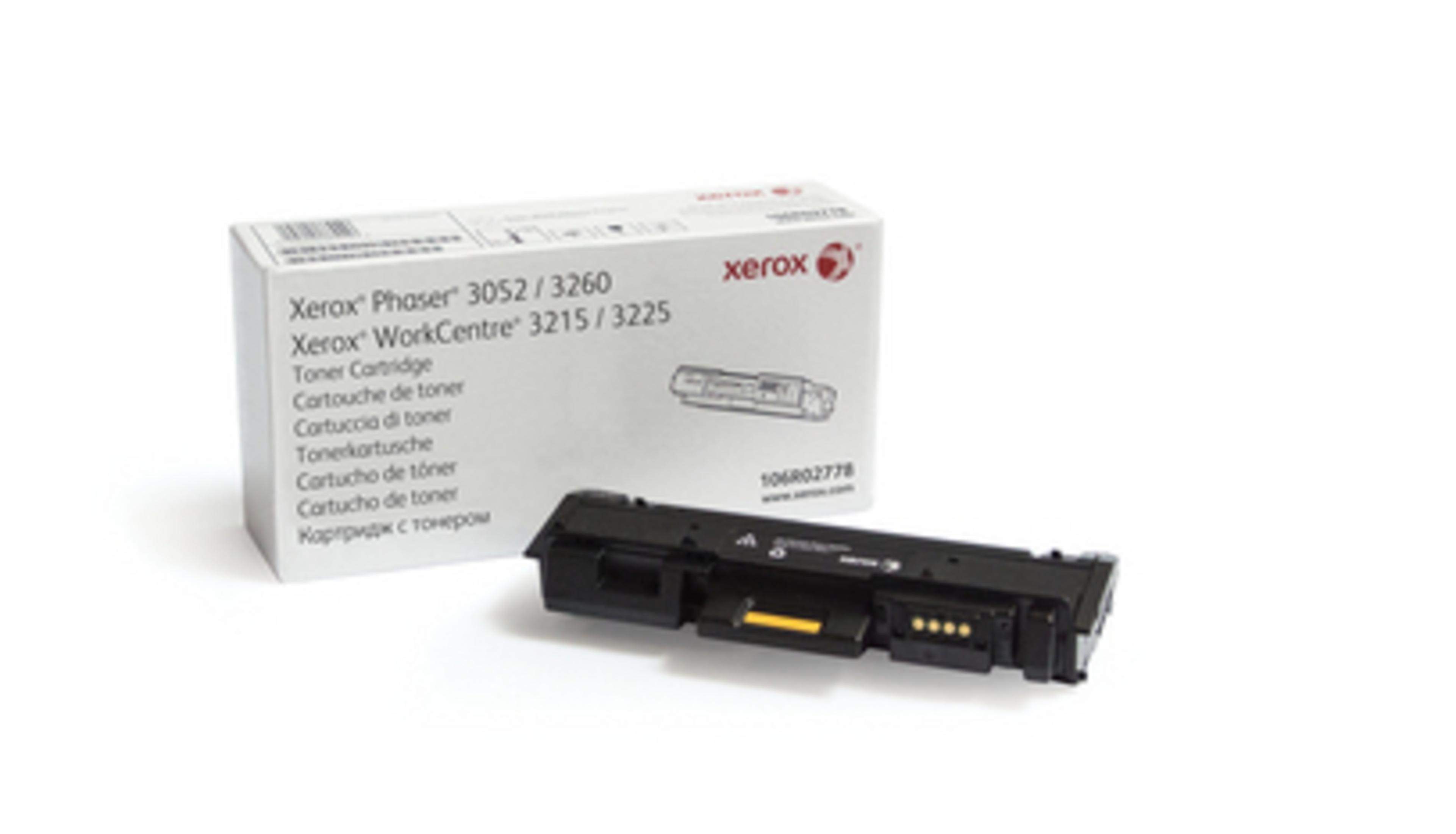 Czarny toner Xerox obok pudełka na białym tle.