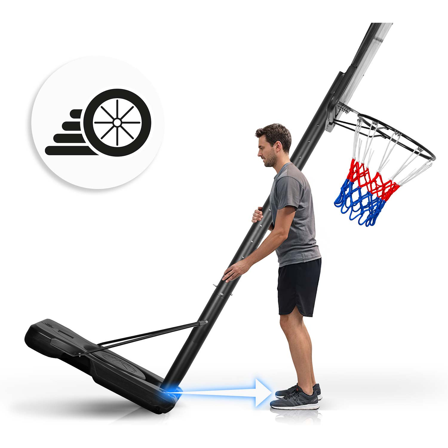 Mężczyzna reguluje przenośny kosz do koszykówki z kołami.