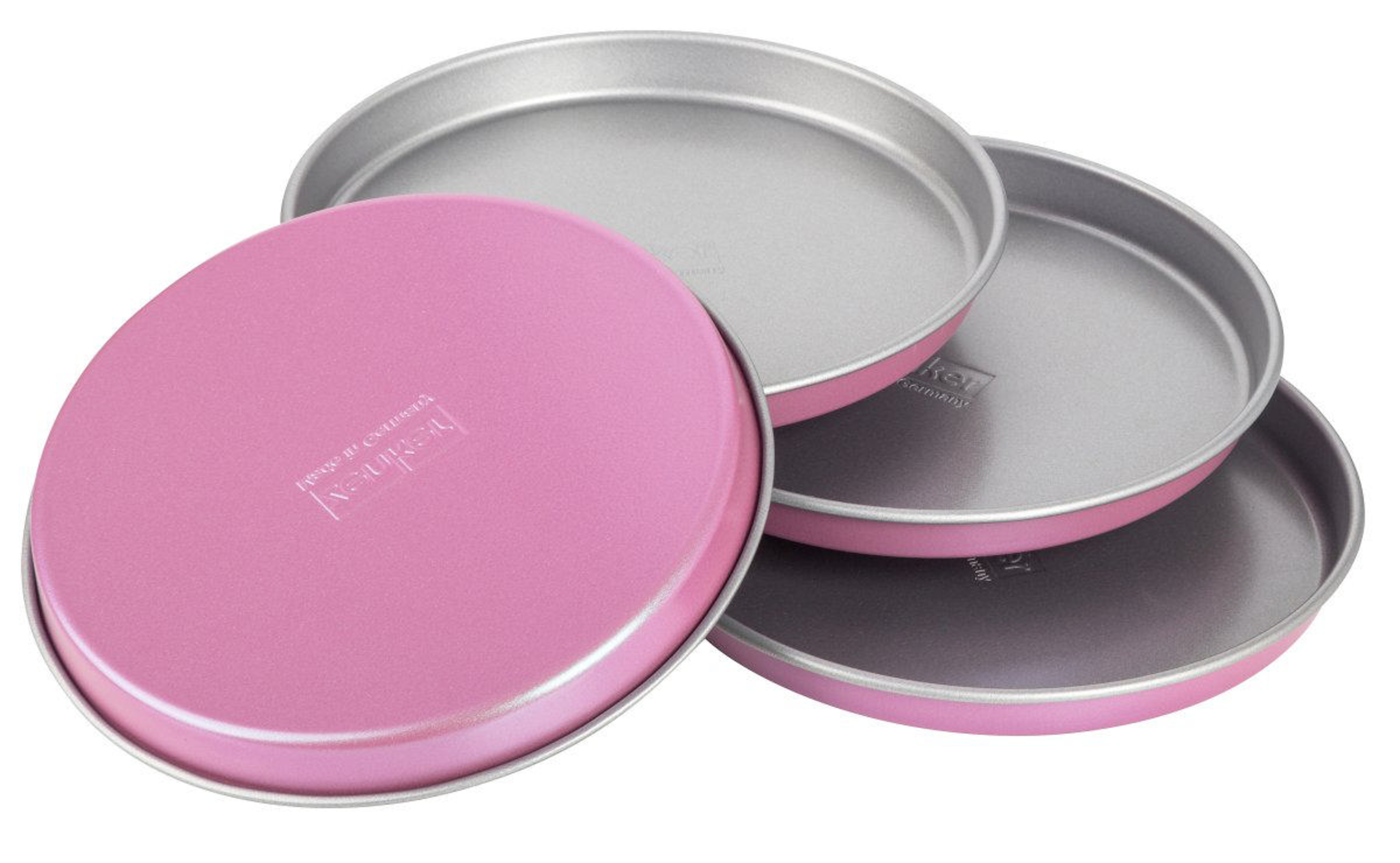Drei runde Backformen in Rosa und Grau, eine rosa Form vorne.