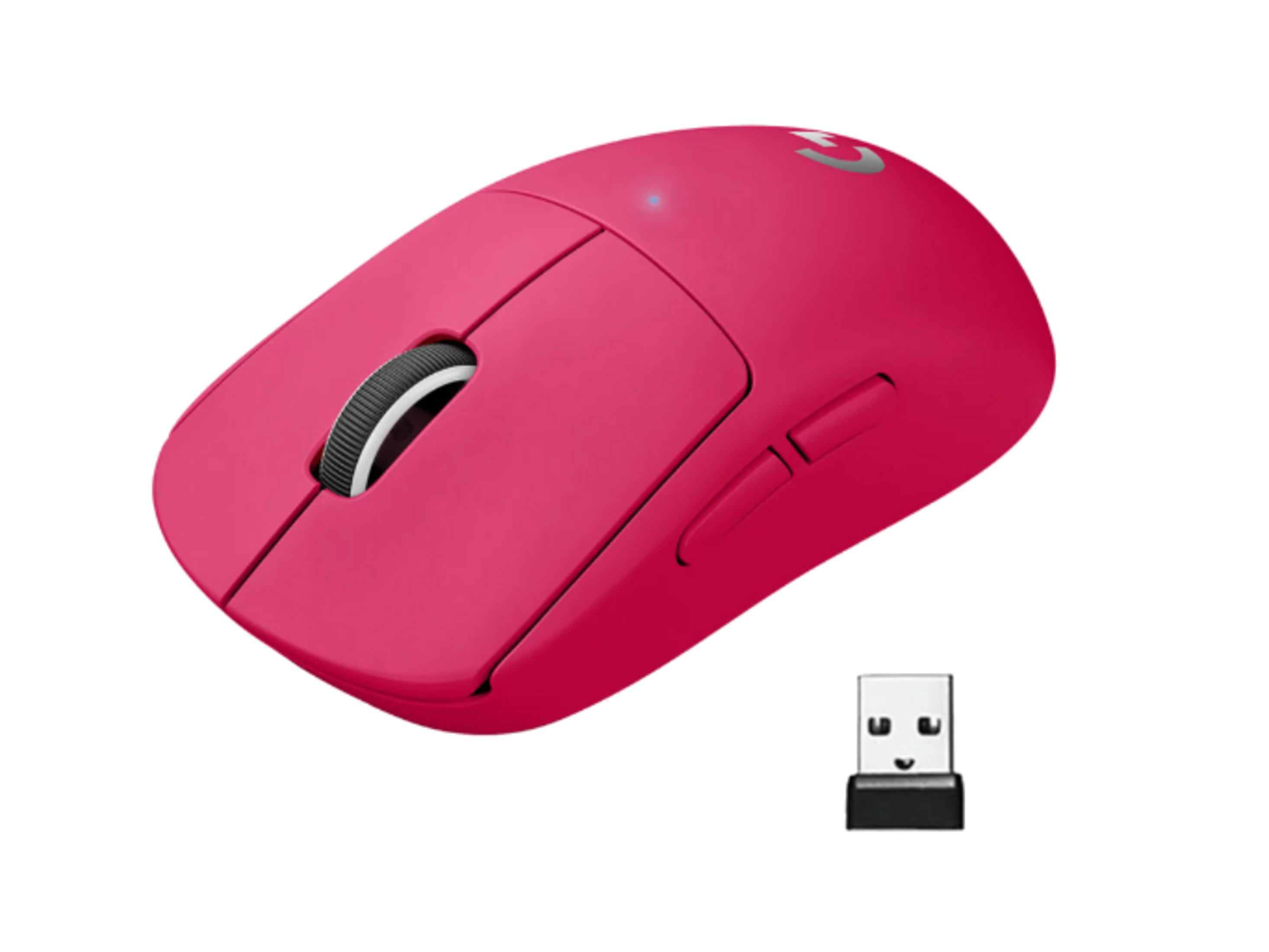 Różowa mysz komputerowa i adapter USB na białym tle.