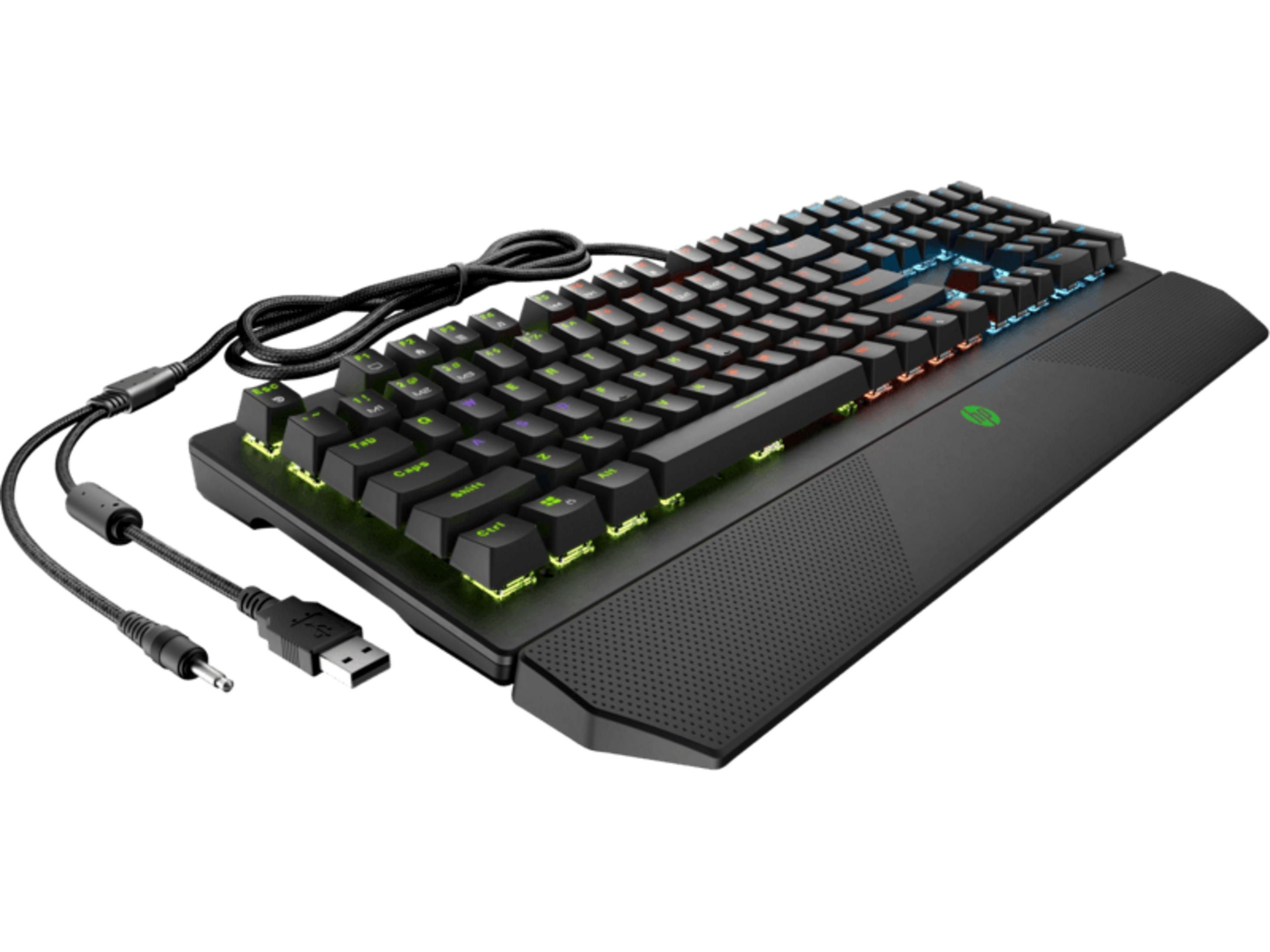 Un teclado mecánico negro con retroiluminación multicolor y reposamuñecas desmontable, visto en ángulo sobre un fondo blanco.