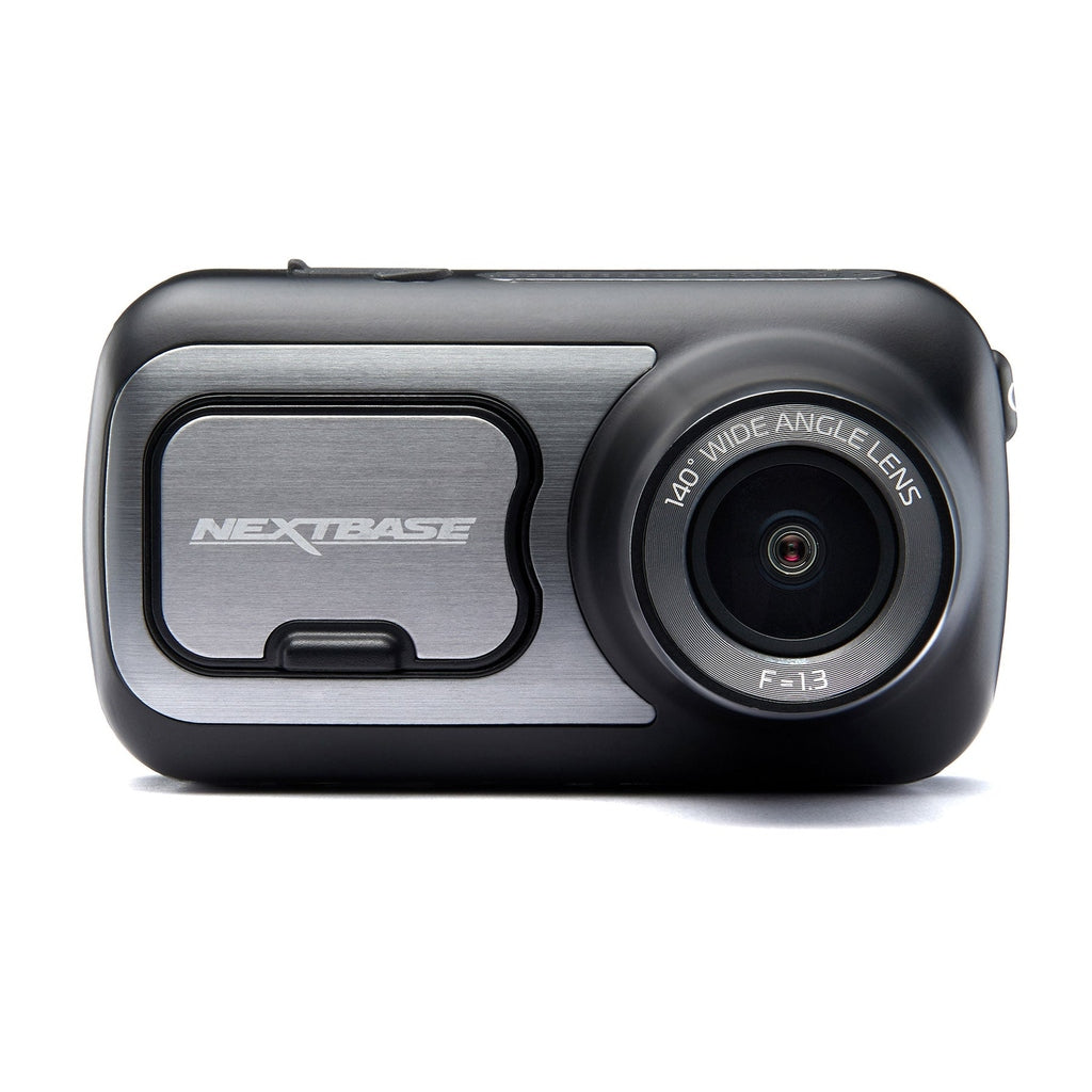 Ein schwarzer Nextbase Dashcam mit Weitwinkelobjektiv und gebürsteter Metallfront.