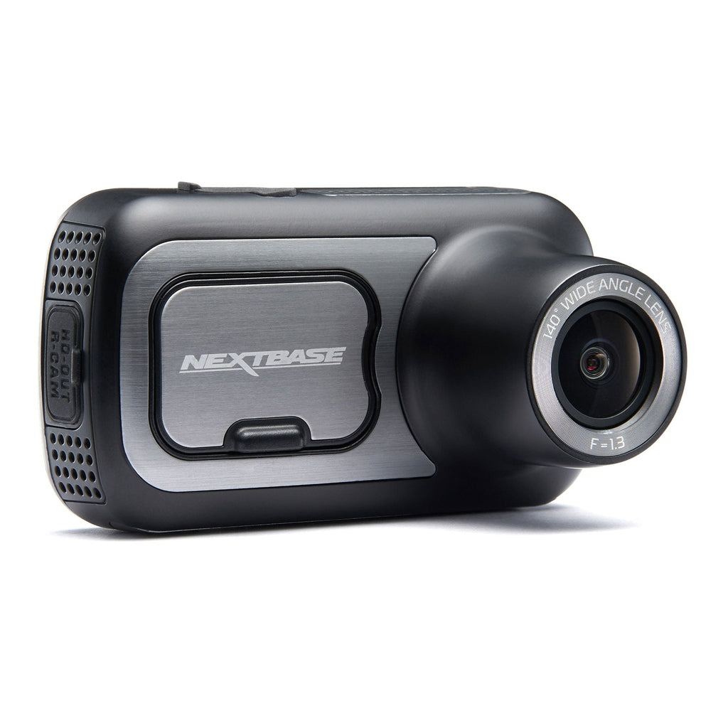 Ein schwarzer Nextbase Dashcam mit silberner Blende und Weitwinkelobjektiv.