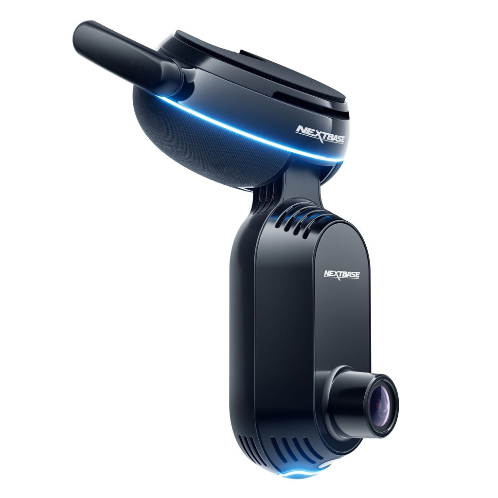 Schwarzer Nextbase Dashcam mit Antenne und blauer Beleuchtung.