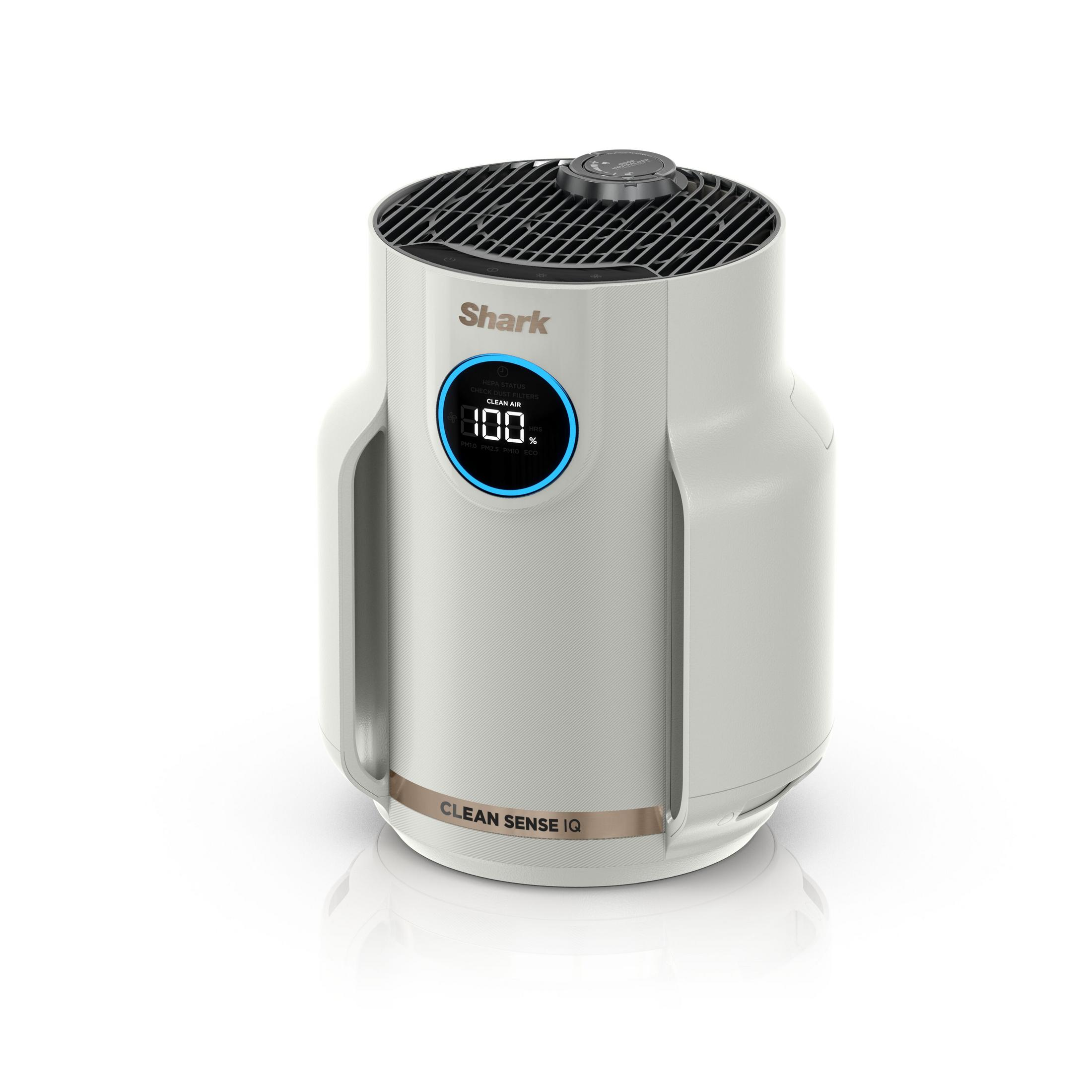 Un purificatore d'aria bianco Shark con display digitale che mostra il 100%.