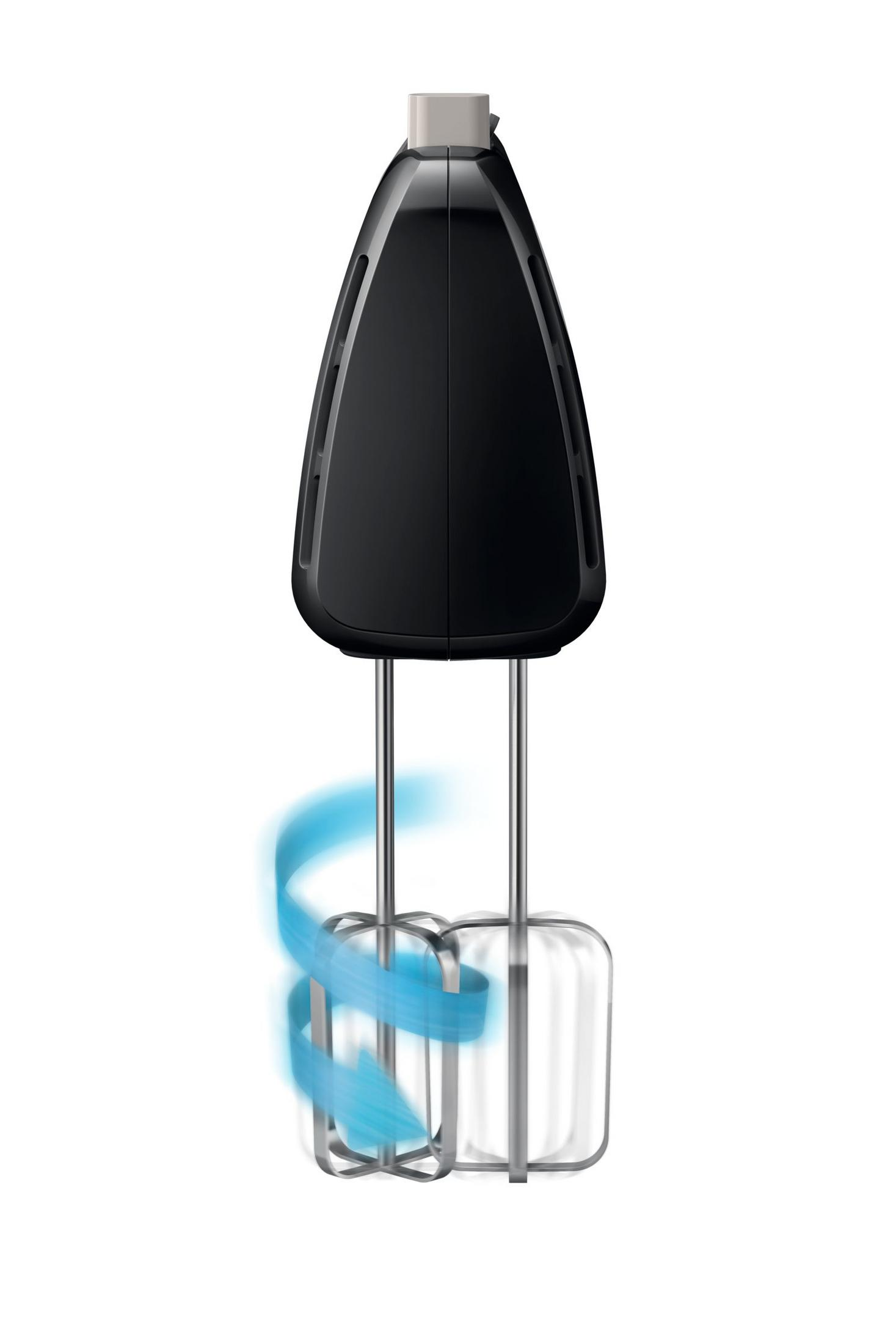 Zwarte handmixer met draaiende kloppers en blauwe strepen.