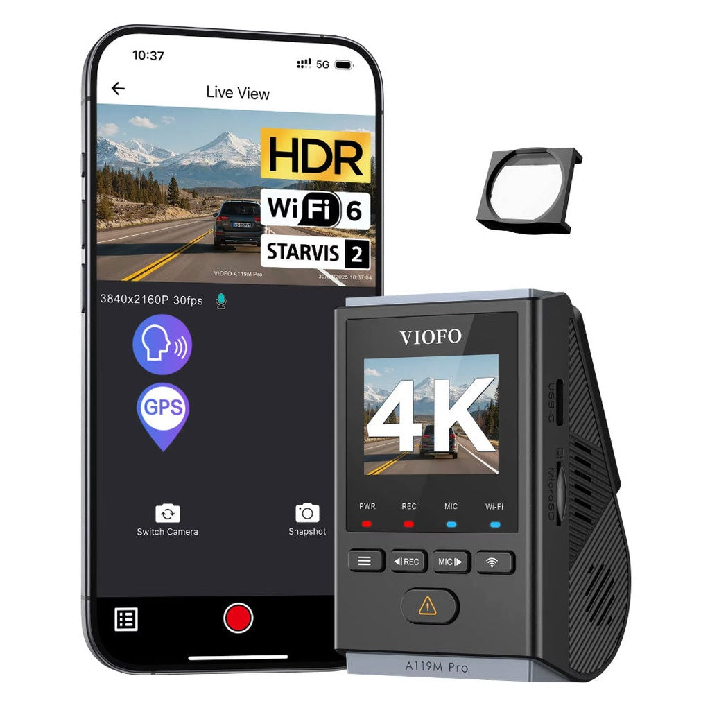 Een smartphone toont een dashcam-app met live weergave en 4K-opname.