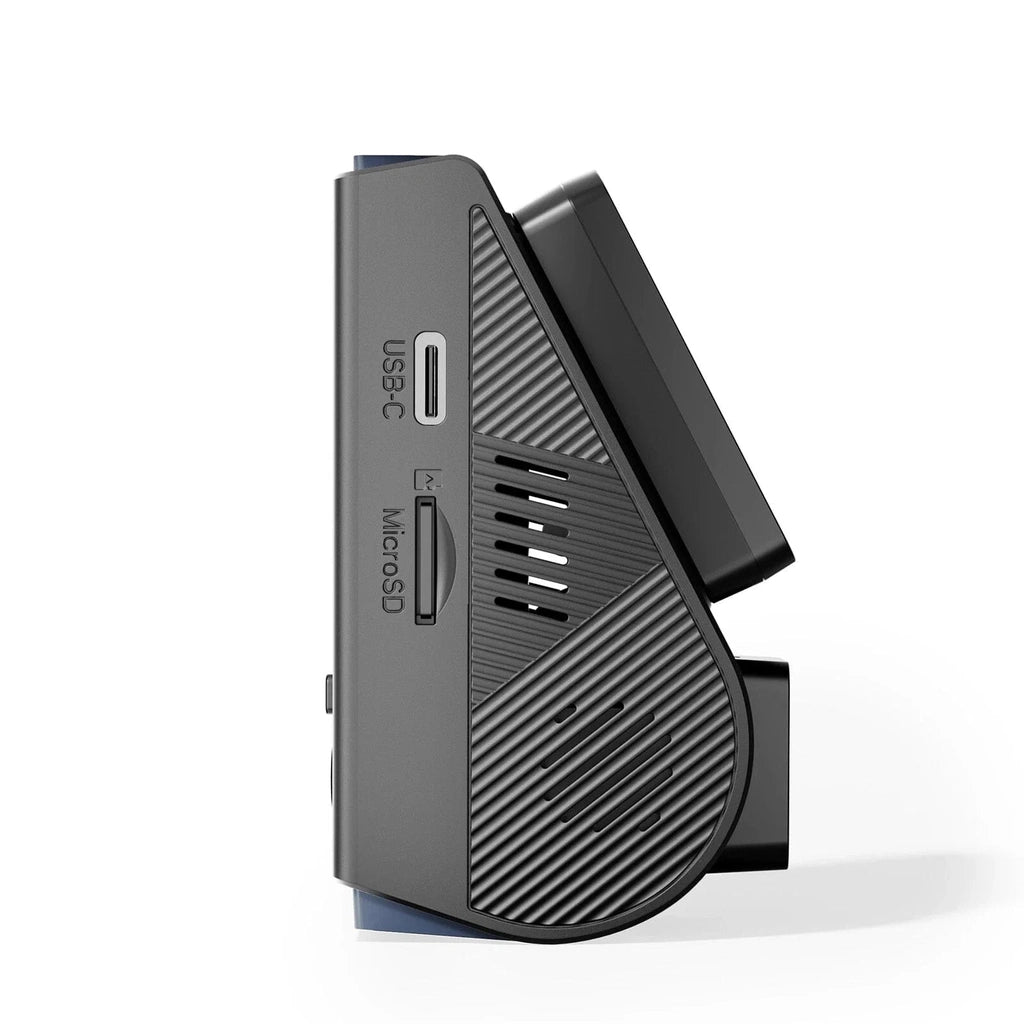 Zijaanzicht van een zwarte dashcam met USB-C en MicroSD-sleuven.