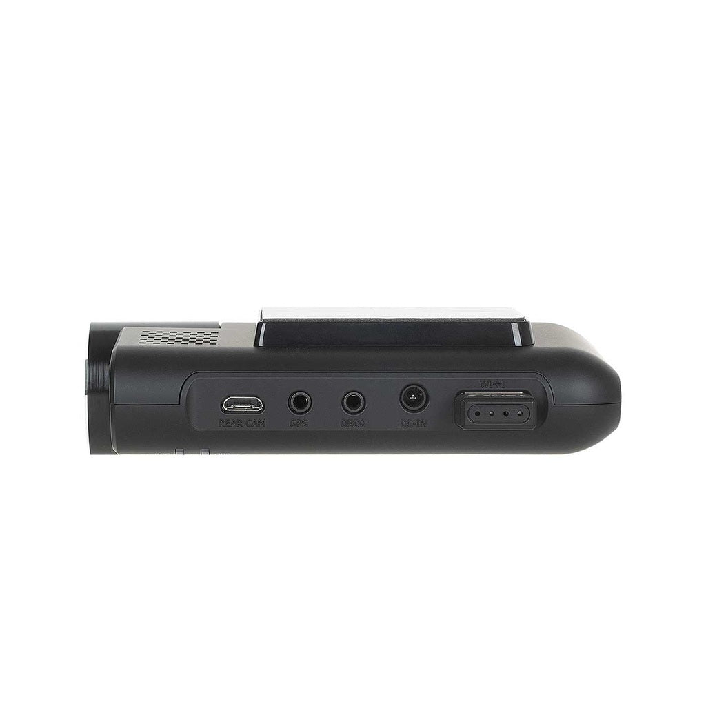 Een zwarte rechthoekige dashcam van de zijkant, met meerdere poorten gelabeld REAR CAM, GPS, OBD2, DC-IN en WI-FI.