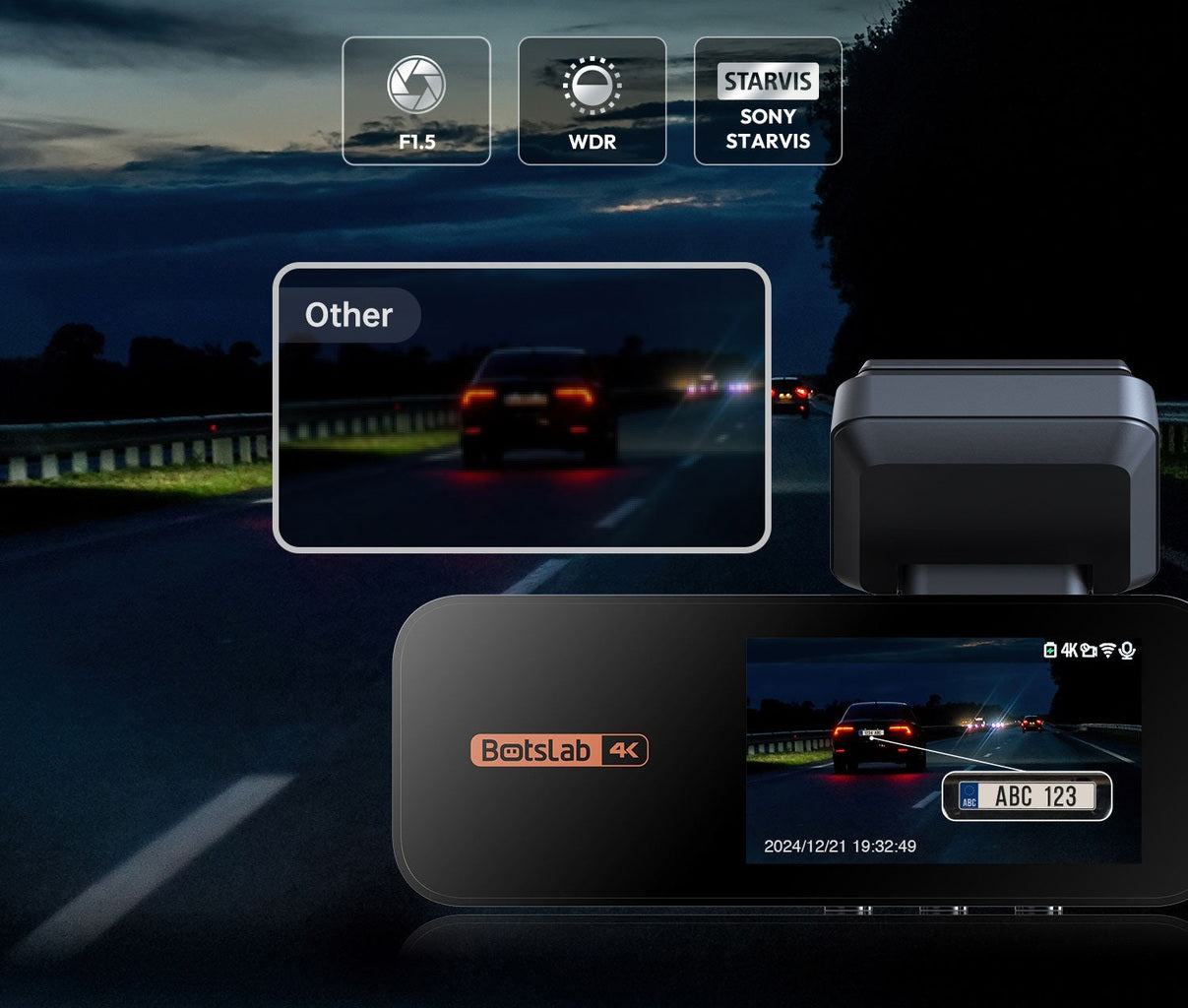 Dashcam mostra vista posteriore auto su strada di notte con targa.