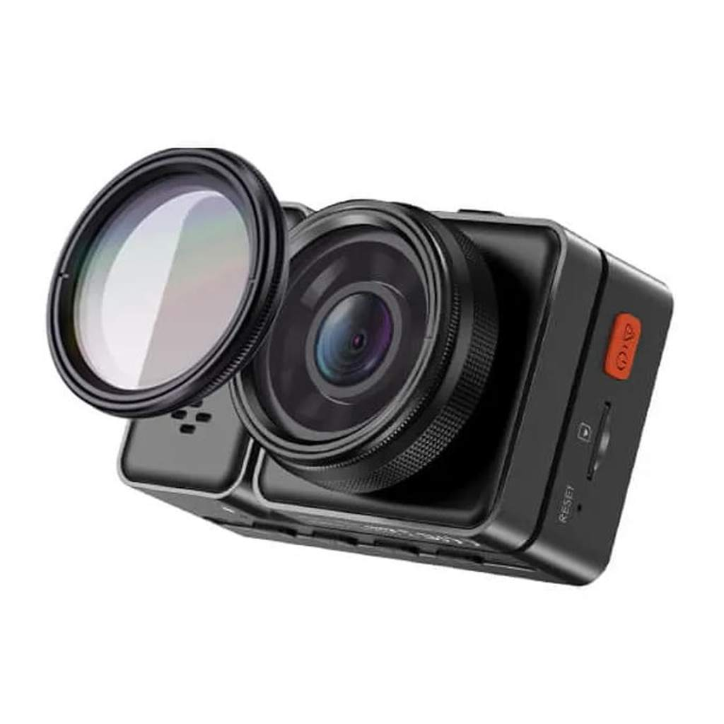 Een zwarte actiecamera-set met lens en extra lens.