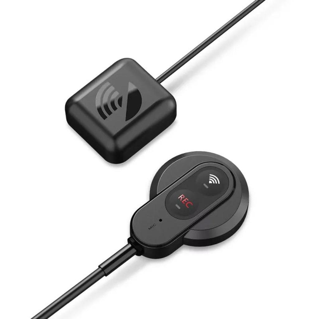 Twee zwarte elektronische apparaten met kabels op witte achtergrond.