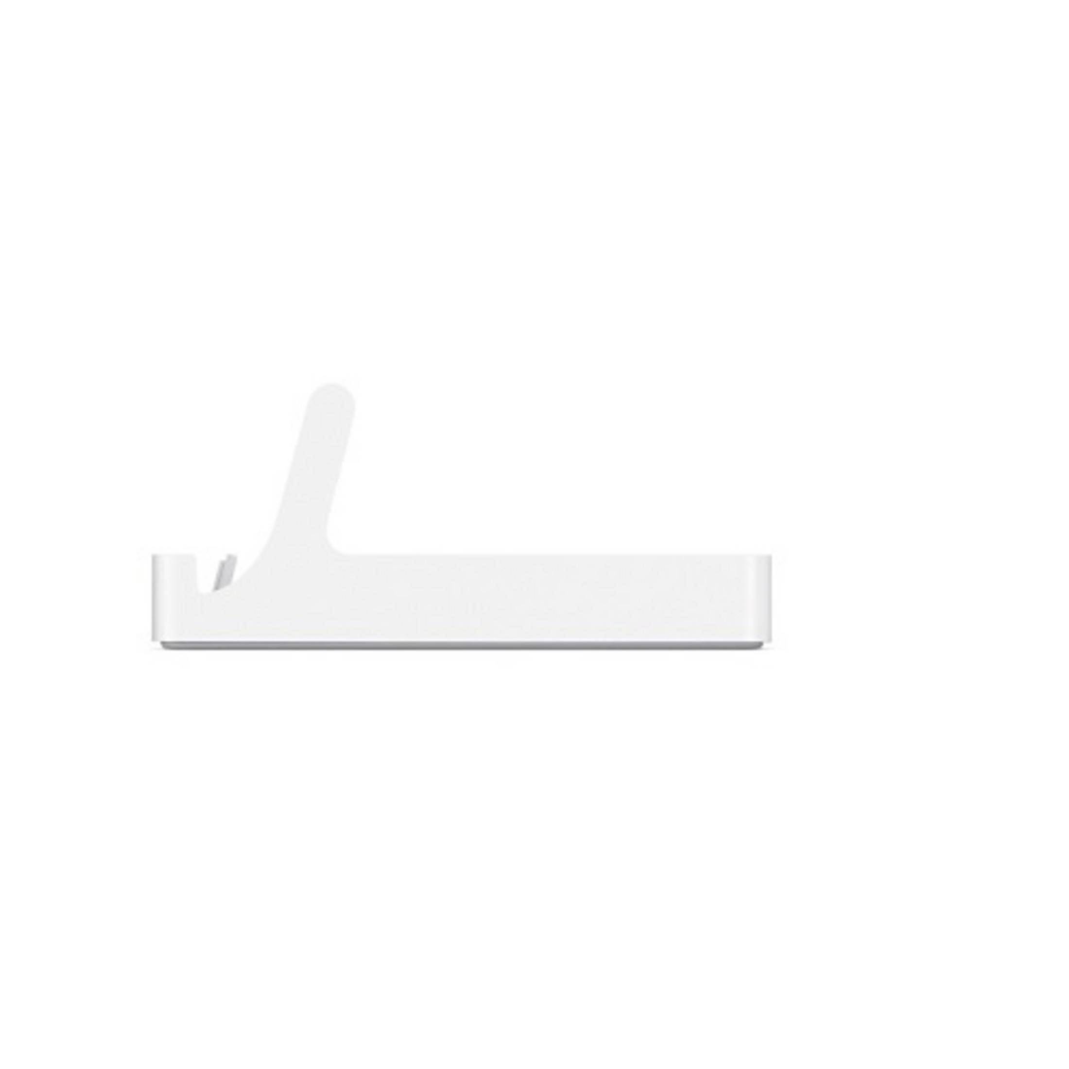 Un supporto bianco per telefono con schienale inclinato.