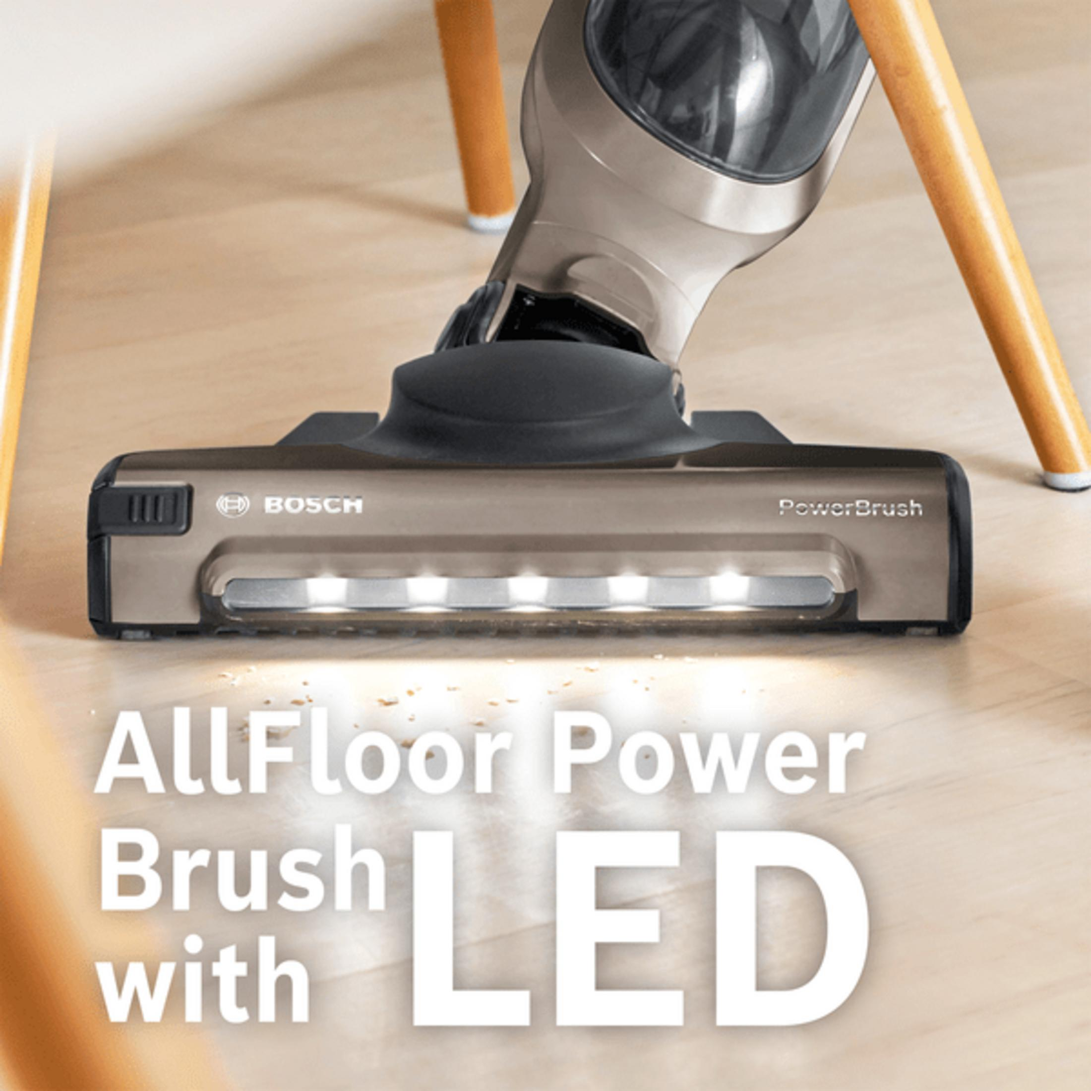 Cepillo Bosch PowerBrush con luces LED en suelo de madera.