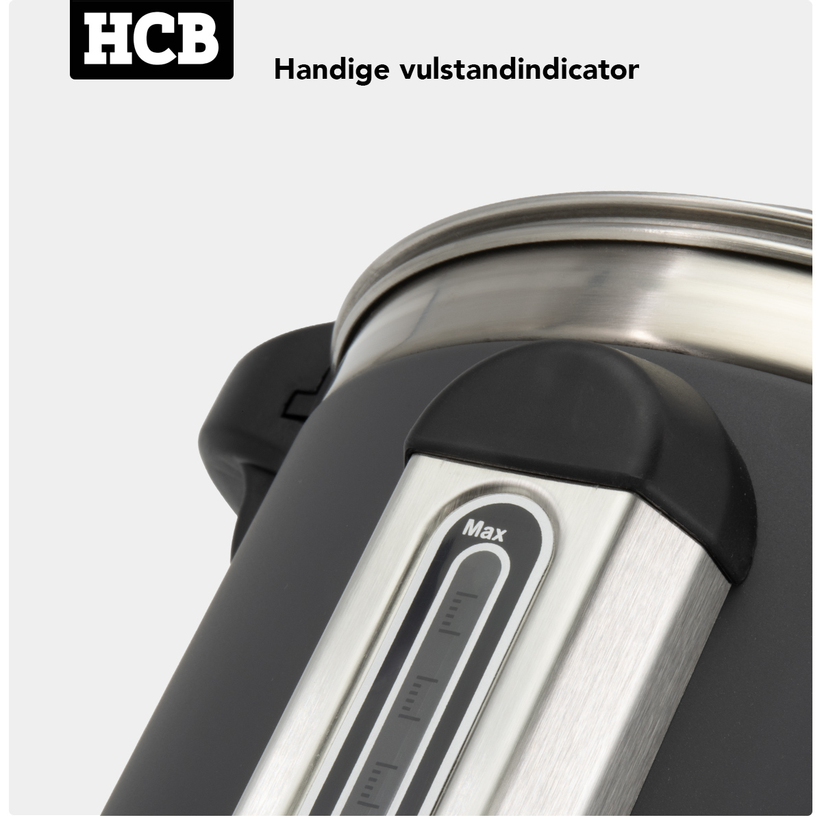 Een zwarte waterkoker met een waterniveau-indicator van metaal en plastic.