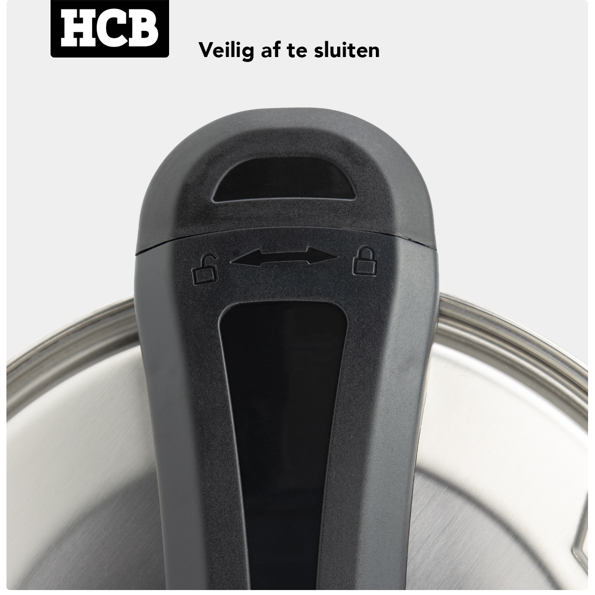 Een zwarte handgreep met slot-symbool en pijlen op een pan.