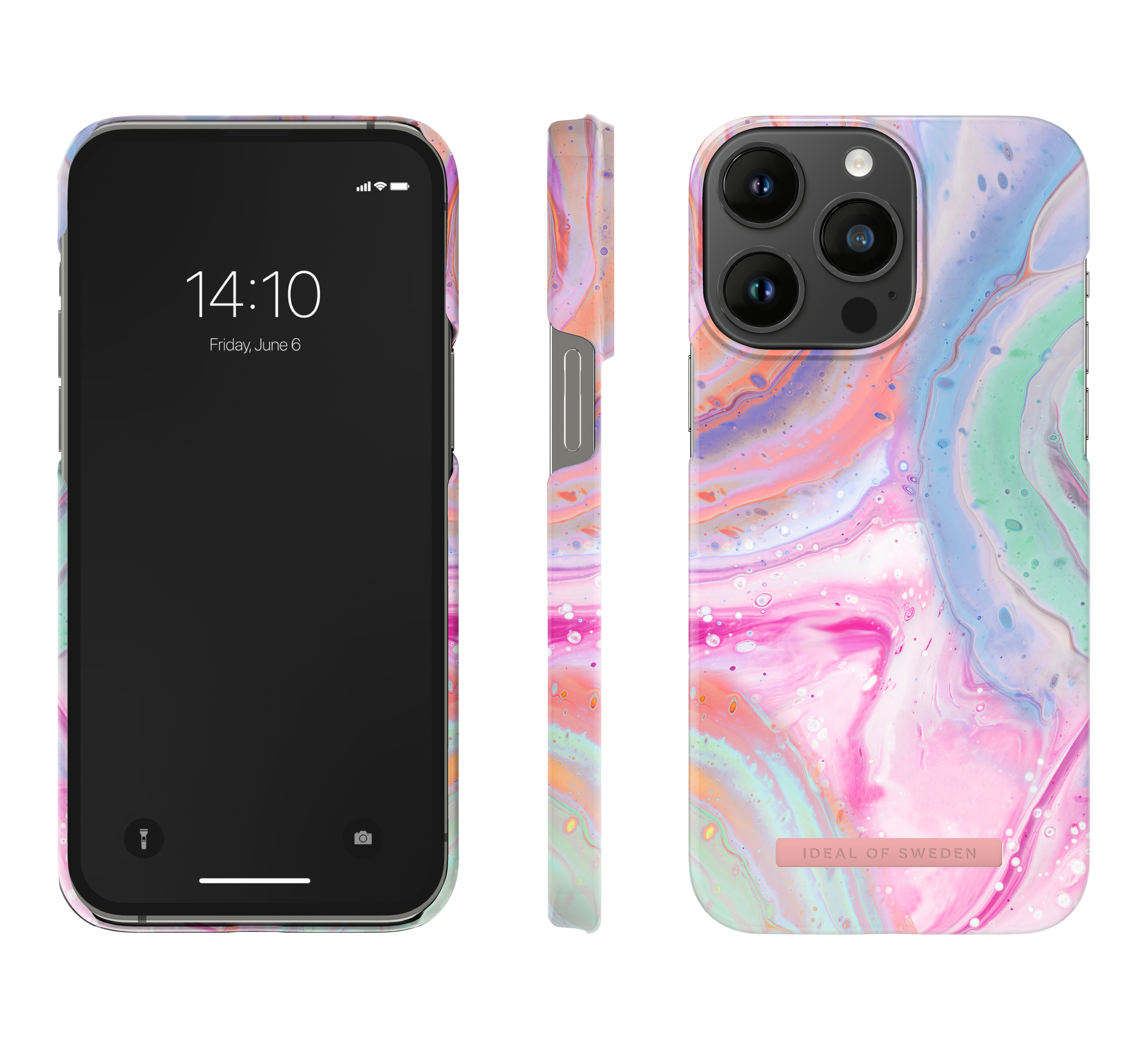 Ein Smartphone mit Marmormuster und dreifacher Kamera.