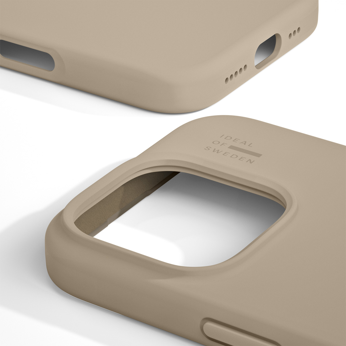 Zwei beige Handyhüllen mit dem Logo "IDEAL OF SWEDEN".