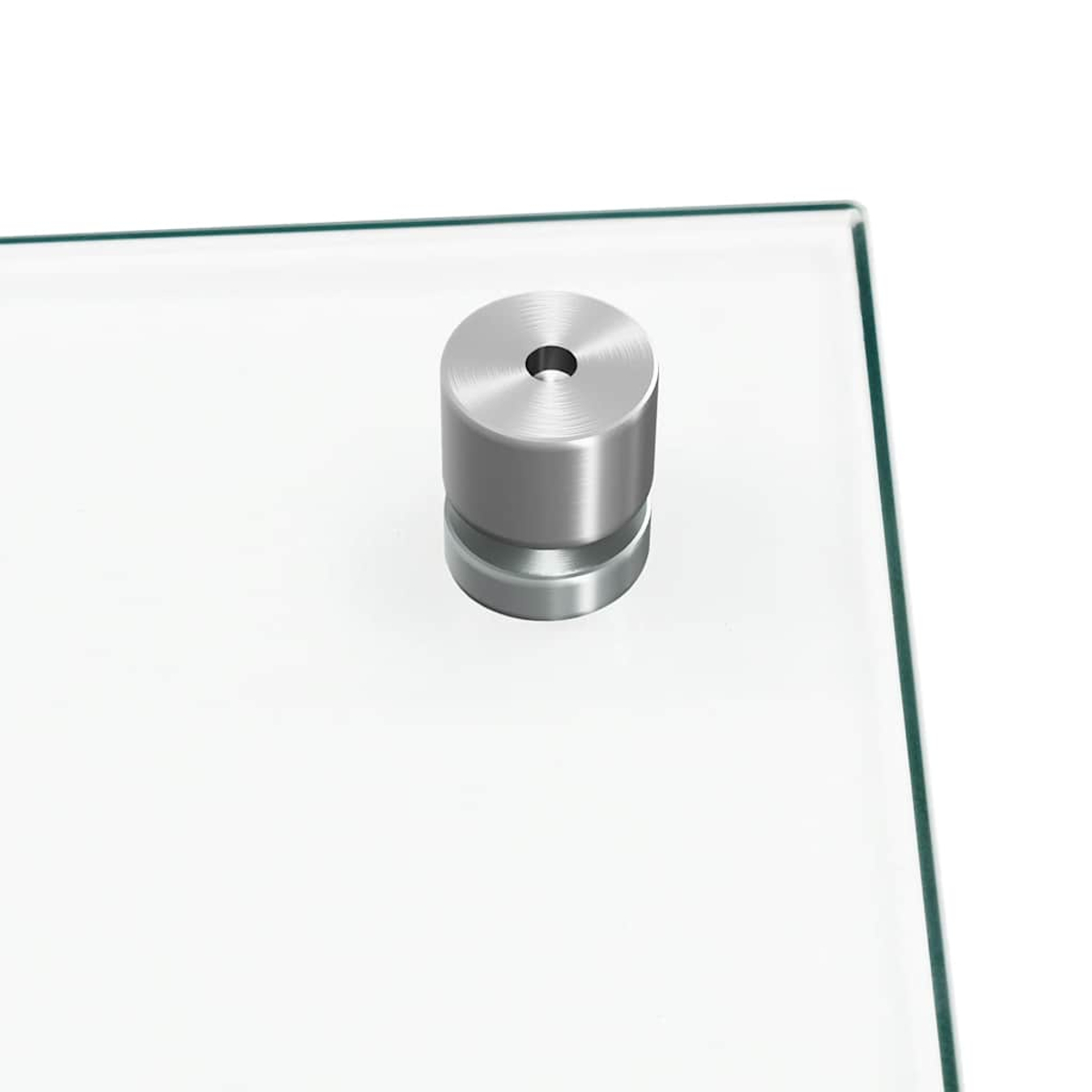 Nahaufnahme eines silbernen Metallstifts auf einer Glasoberfläche.