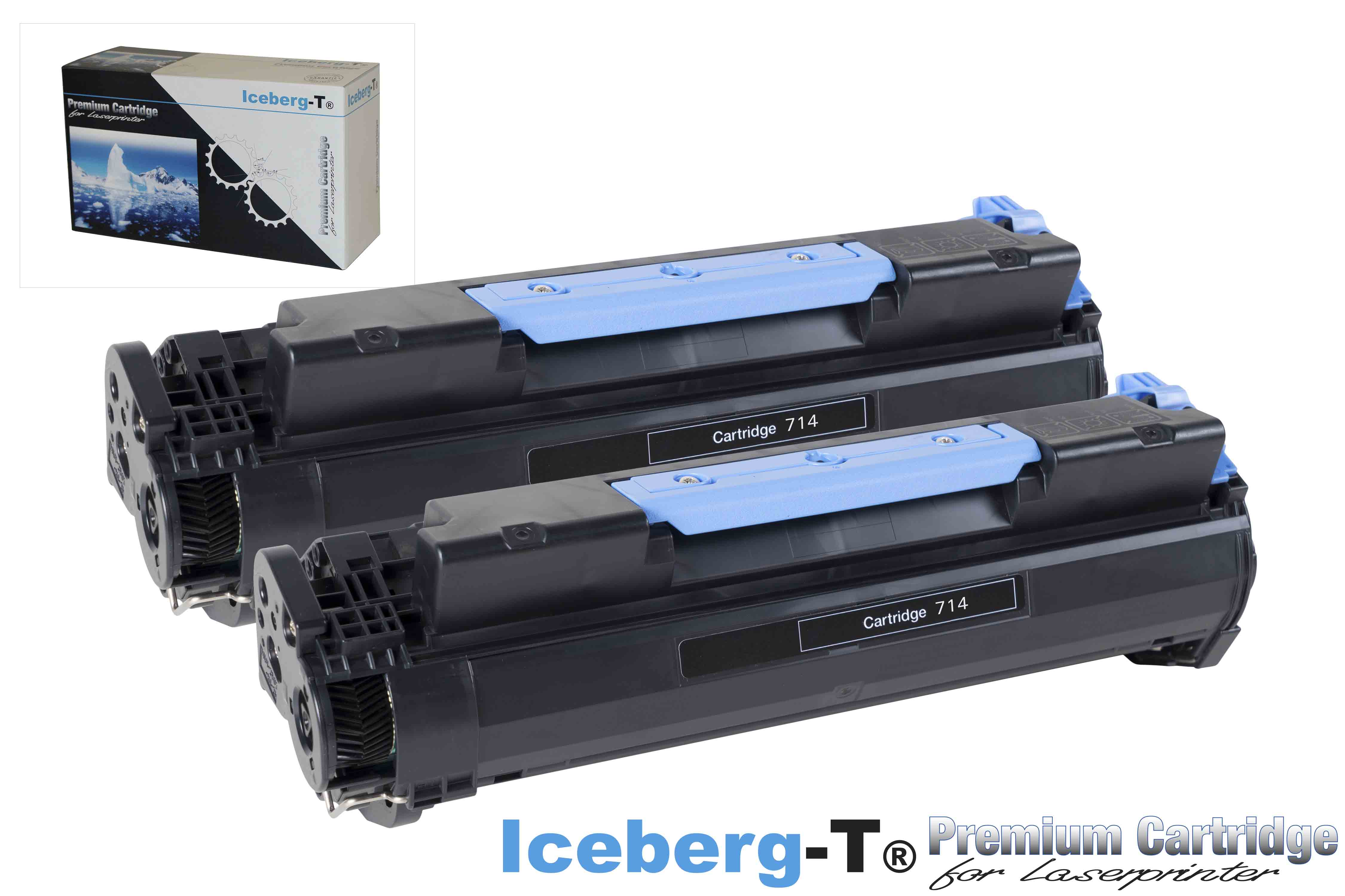 Zwei schwarze Laserdruckerpatronen mit blauen Hebeln. Eine Schachtel ist im Hintergrund.