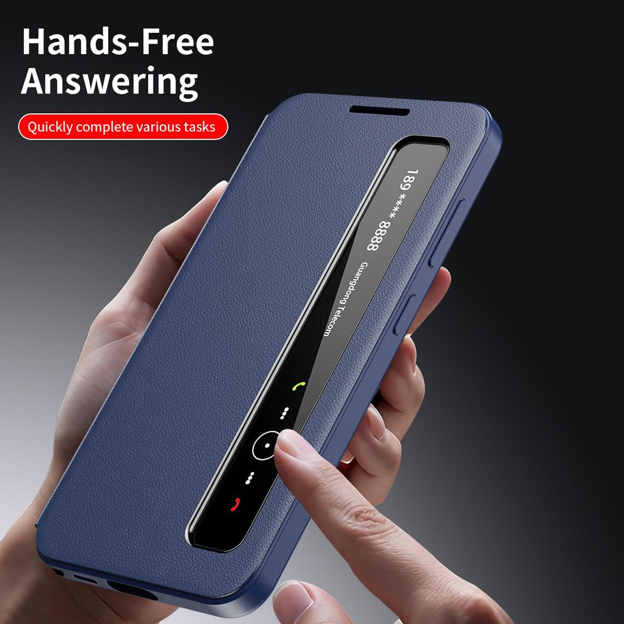 Eine Hand hält ein blaues Flip-Case-Telefon, das einen eingehenden Anruf anzeigt.