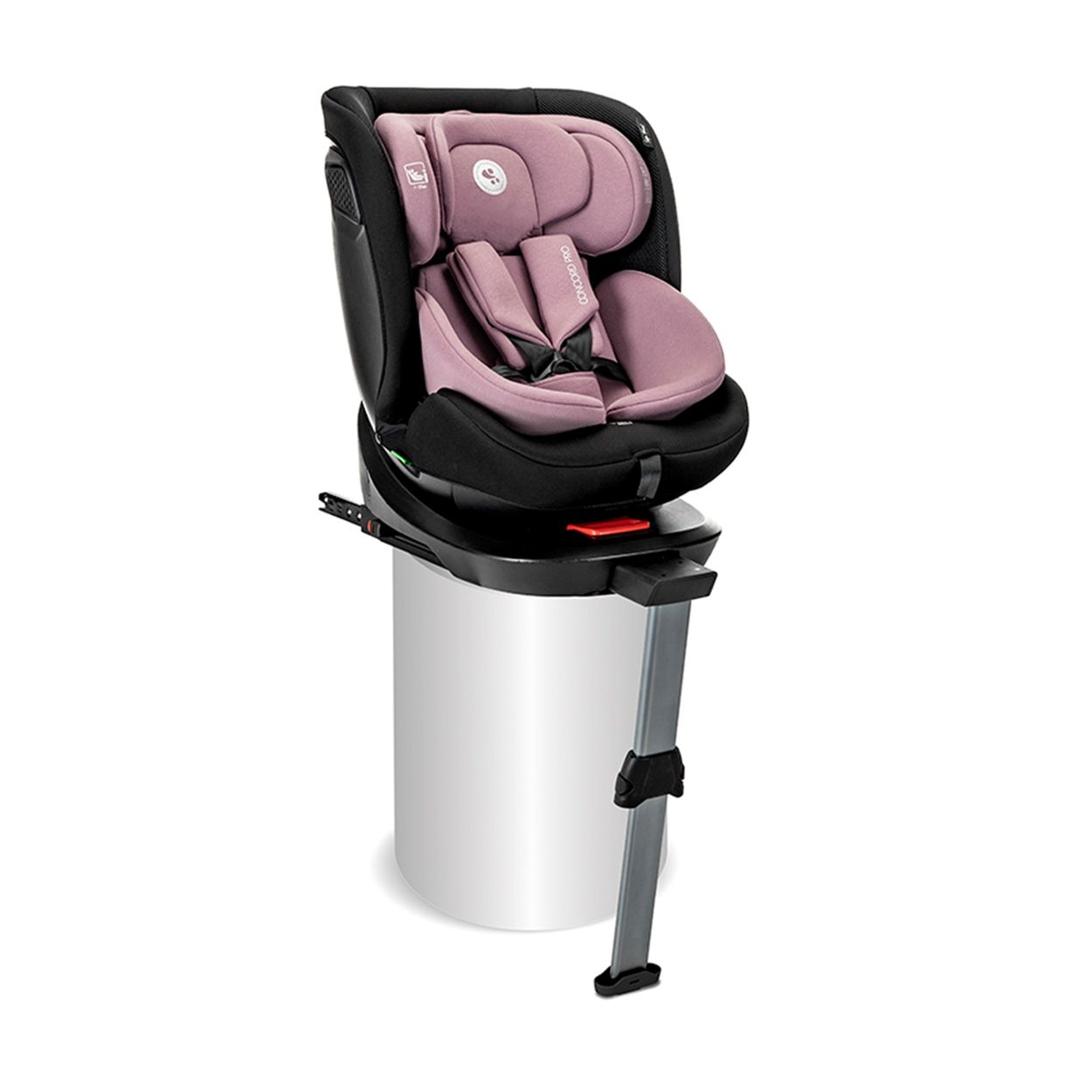 Ein rosafarbener Kindersitz mit schwarzen Akzenten steht auf einem Sockel.