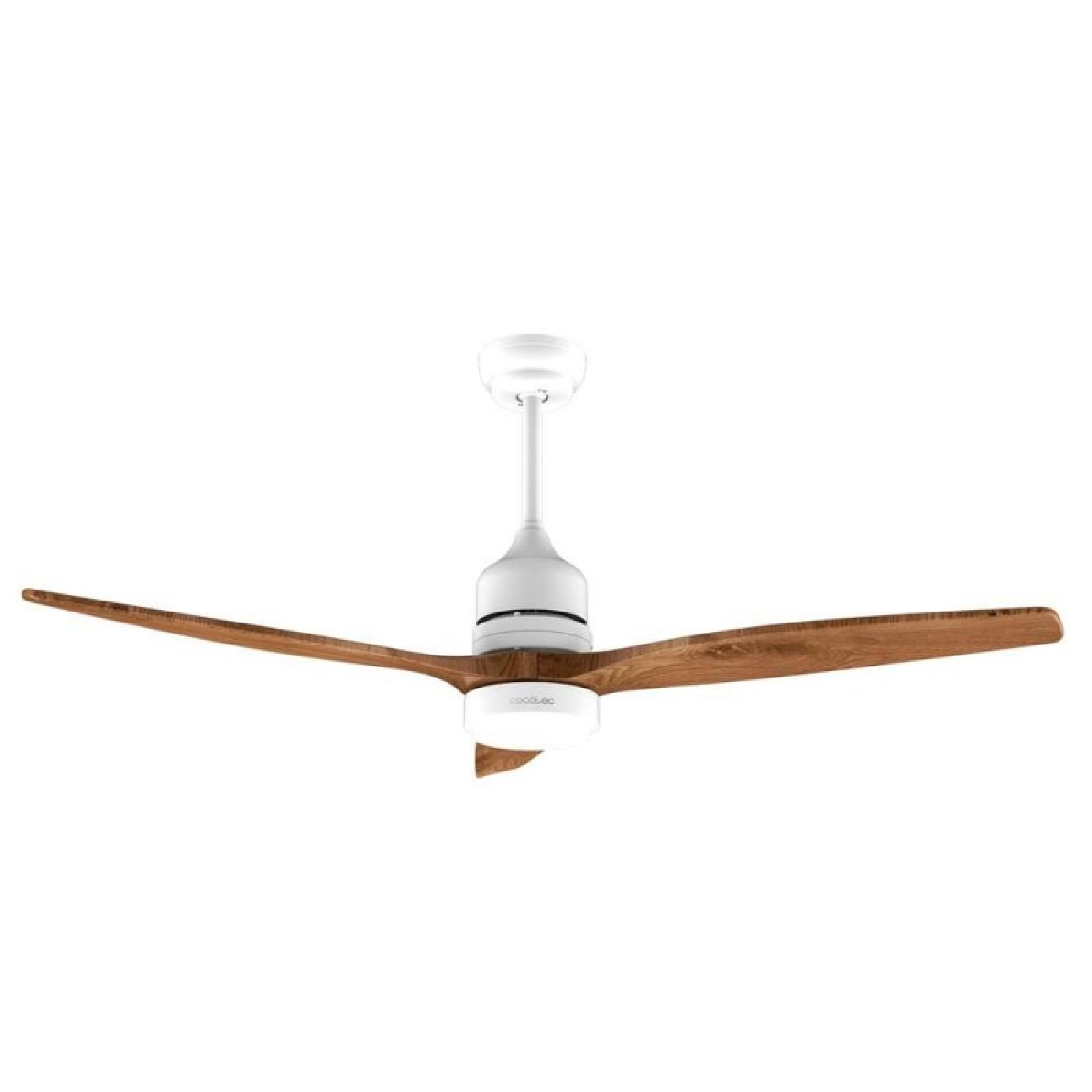 Un ventilatore da soffitto moderno con tre pale in legno e corpo bianco.
