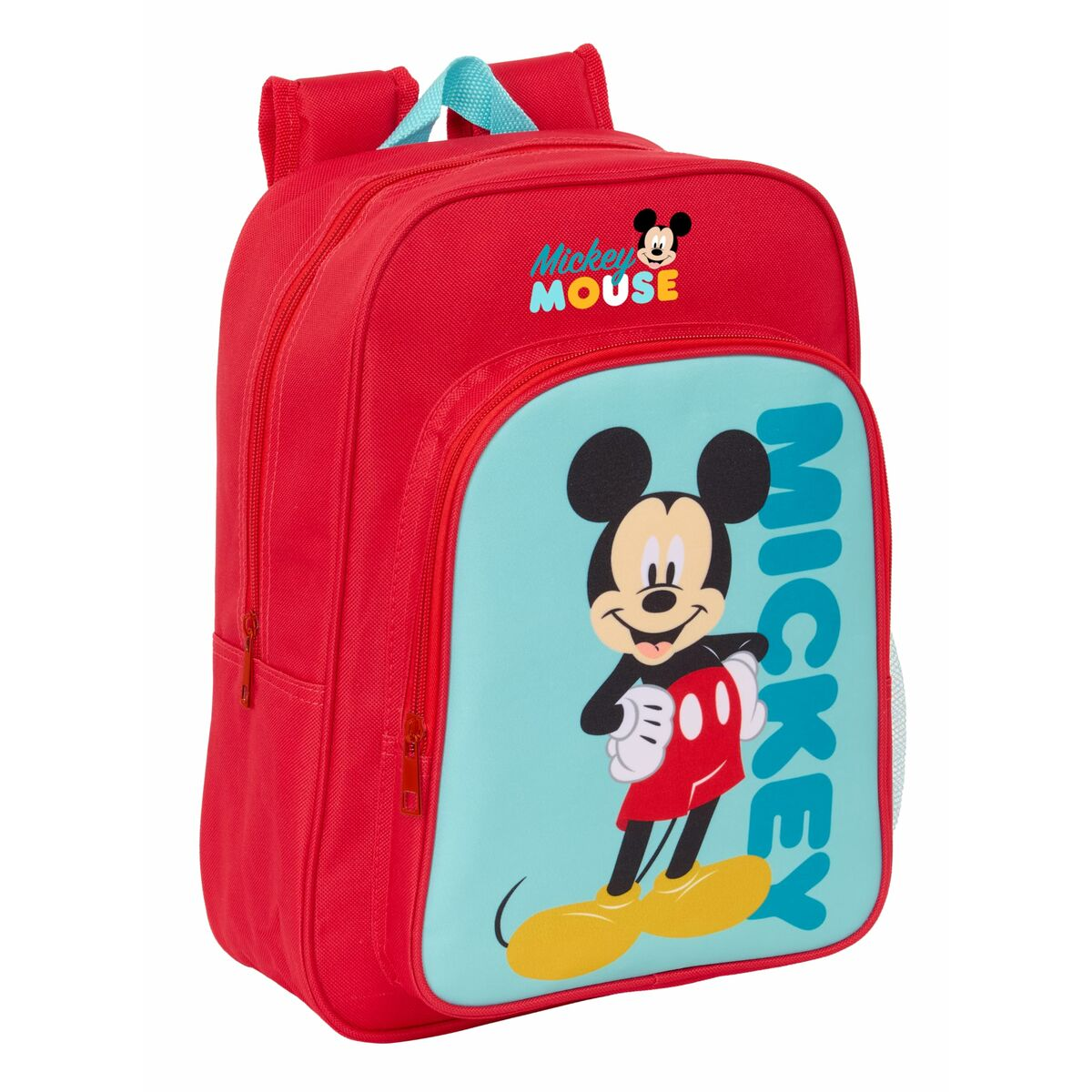 Ein roter Rucksack mit Mickey Maus Aufdruck. Vorne ist Mickey Maus auf hellblauem Hintergrund abgebildet.