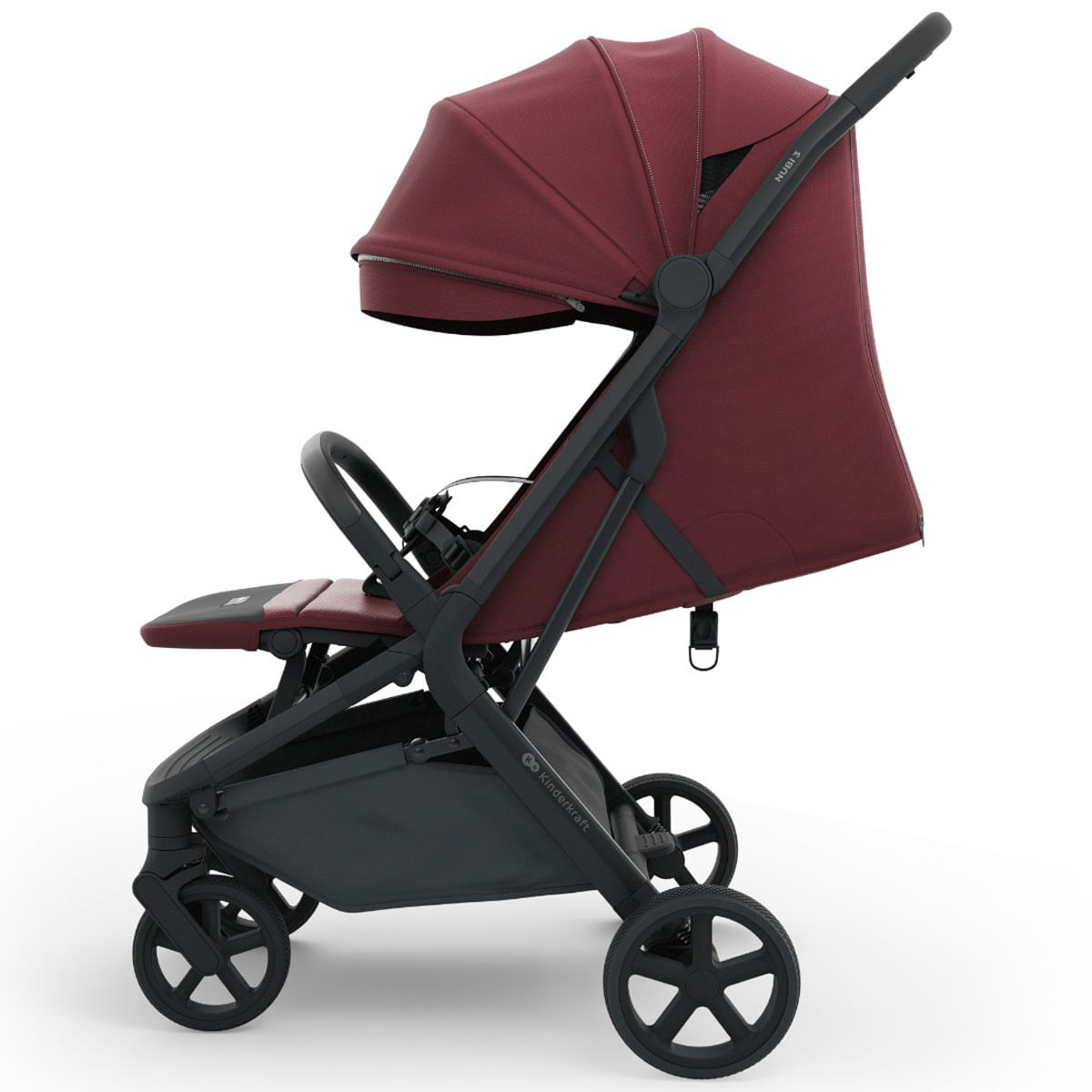 Ein dunkelroter Kinderwagen mit schwarzem Rahmen und Rädern, von der Seite gesehen.