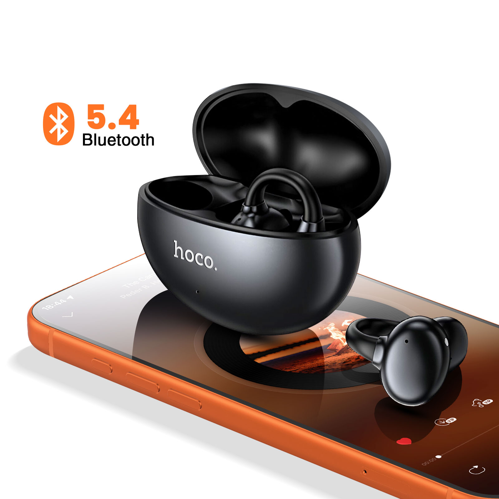 Auricolari wireless neri in una custodia di ricarica aperta su uno smartphone arancione.