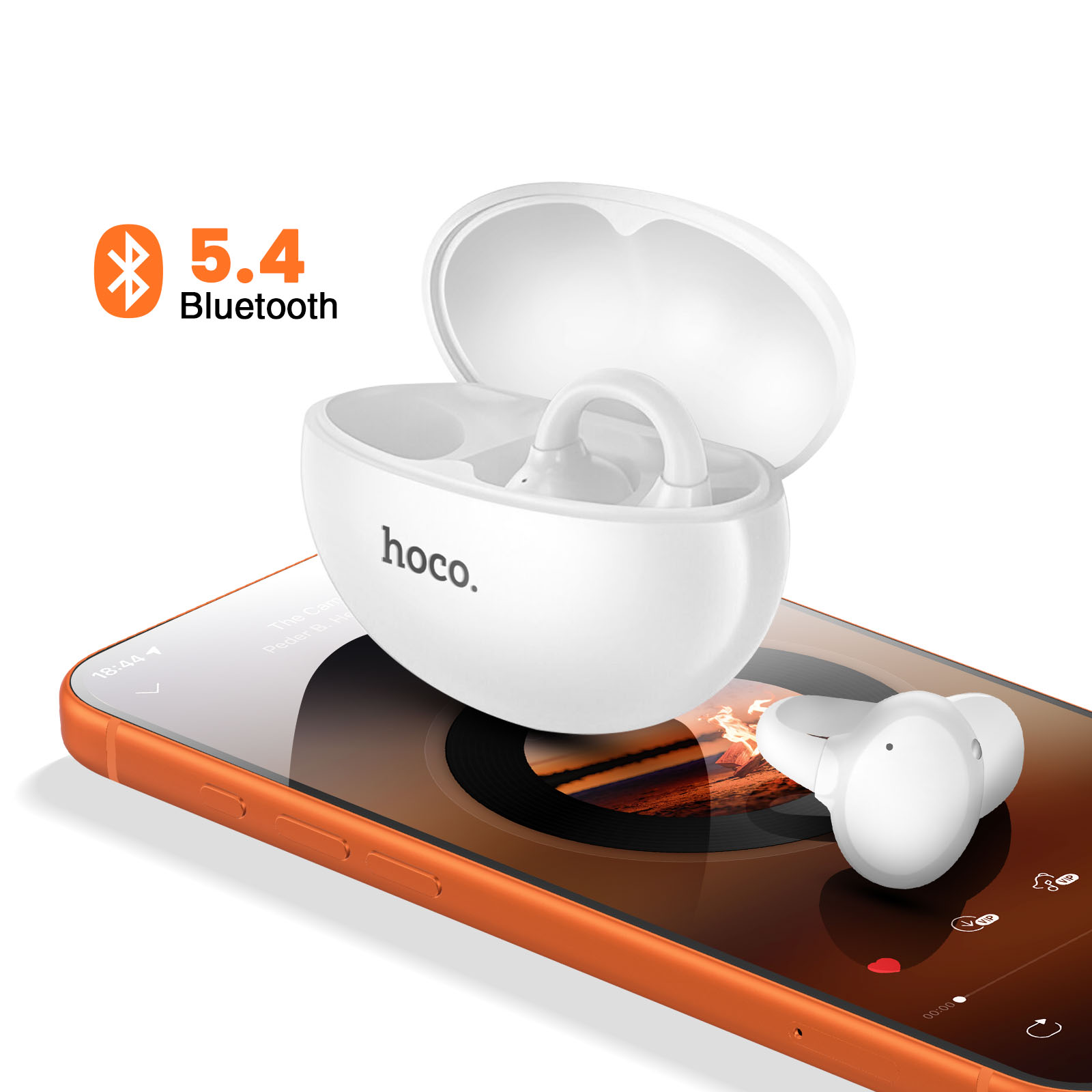 Weiße Hoco-Ohrhörer mit Ladecase auf einem orangen Smartphone mit Musik-App.