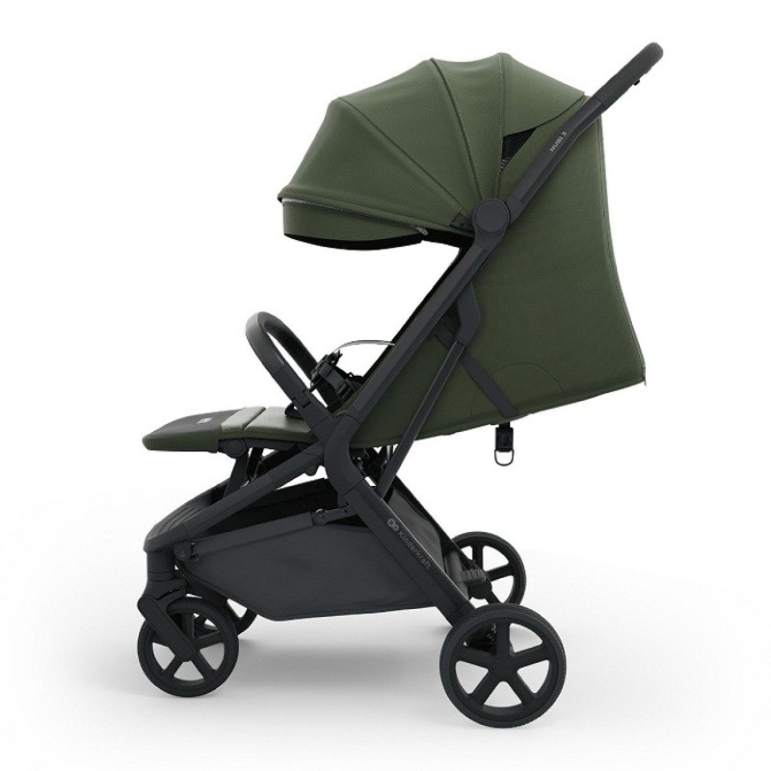 Ein dunkelgrüner Kinderwagen mit schwarzen Rädern und Griff.