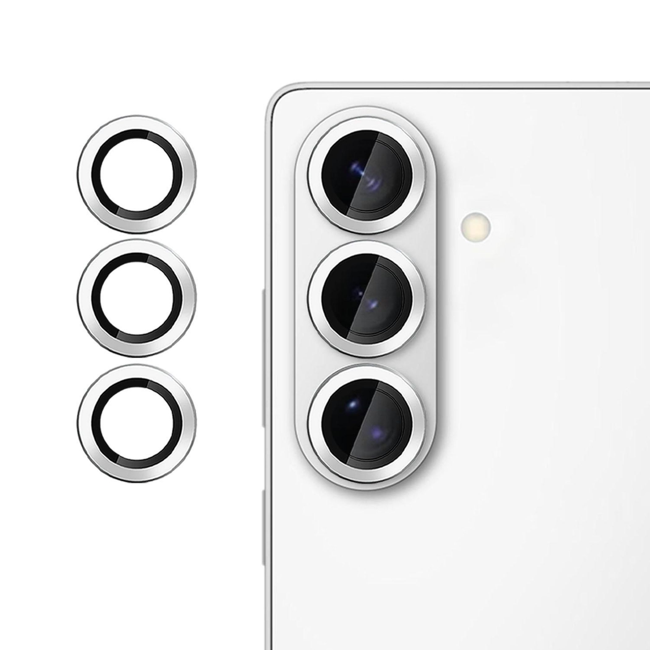 Tre anelli rotondi per fotocamera e tre lenti per fotocamera su sfondo bianco.