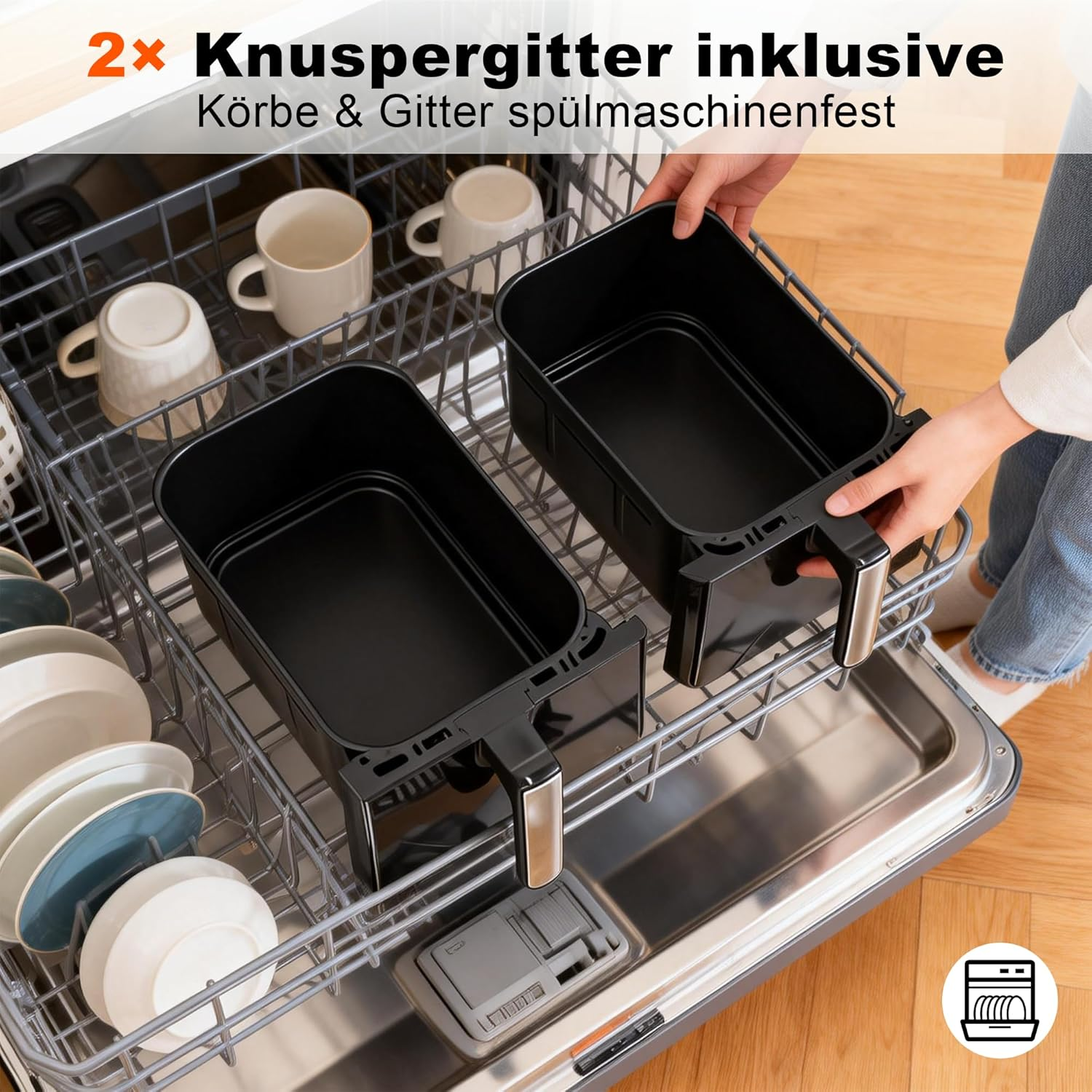 Zwei schwarze Körbe für Heißluftfritteusen werden in einem Geschirrspüler platziert.