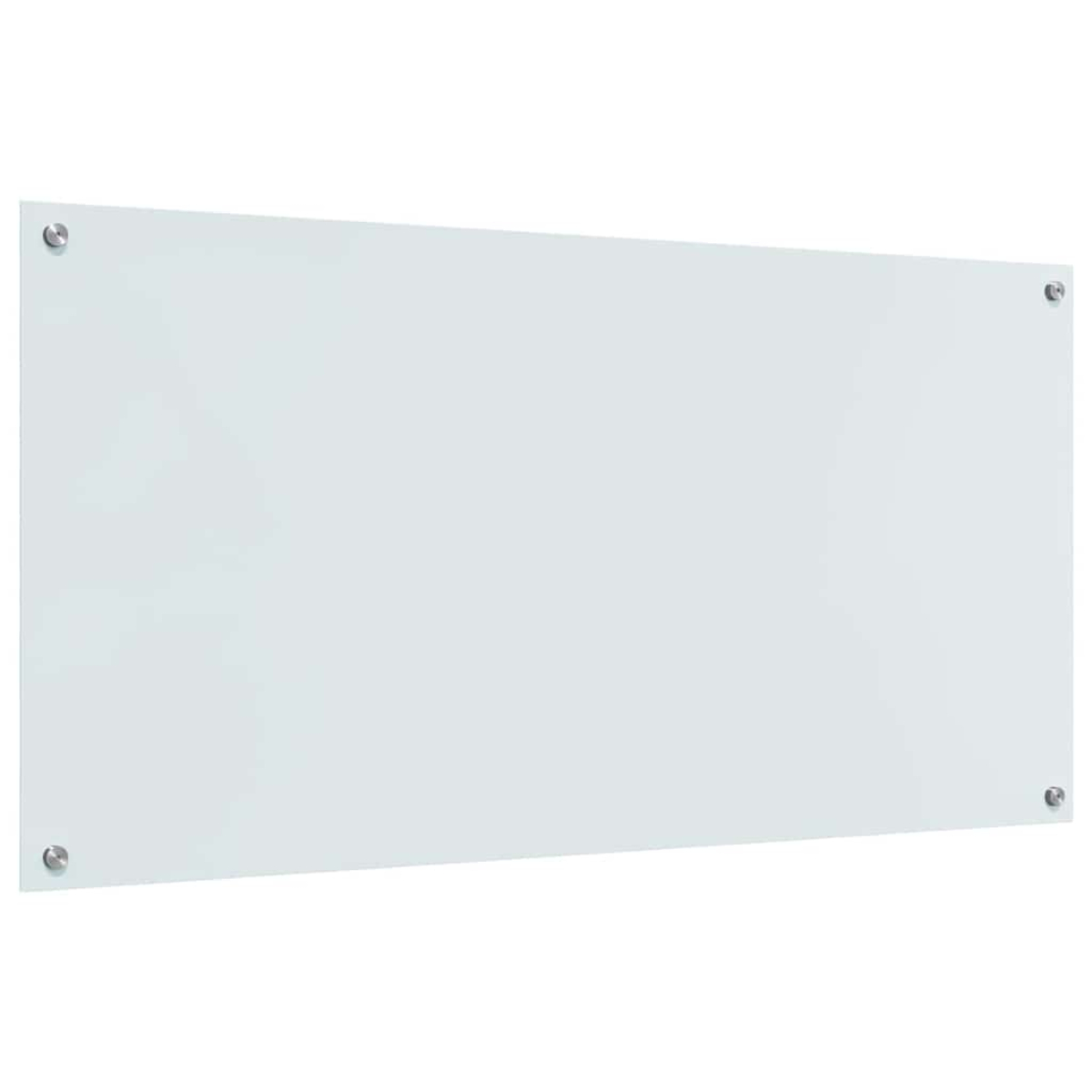 Eine leere, weiße Glaswandtafel mit vier silbernen Befestigungen.