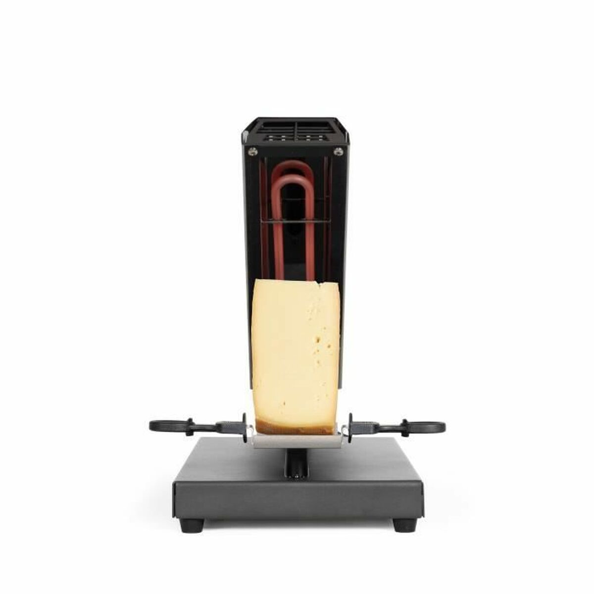 Ein Käsespießgerät mit einem großen Stück Käse, bereit zum Schmelzen.