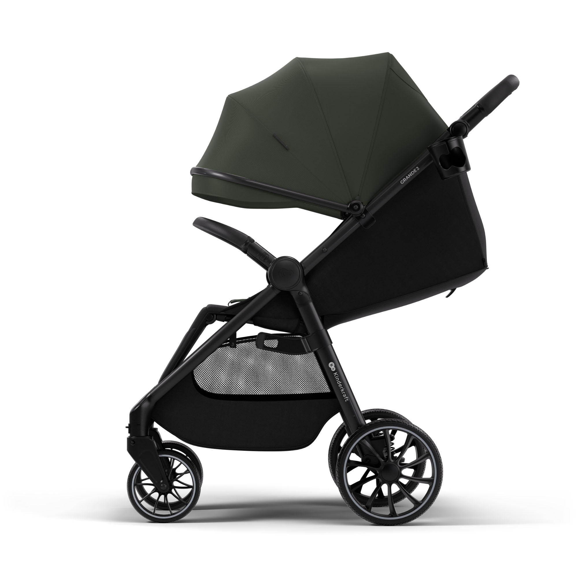 Ein dunkler Kinderwagen mit grünem Verdeck und schwarzem Netzkorb.