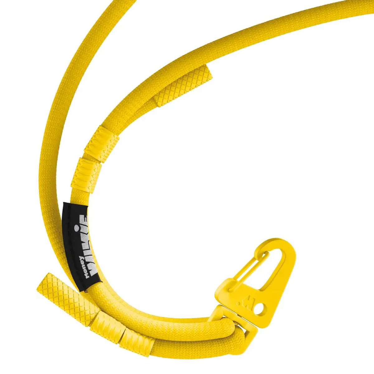 Gelbes Seil mit schwarzem Etikett und gelbem Karabiner, auf weißem Hintergrund.