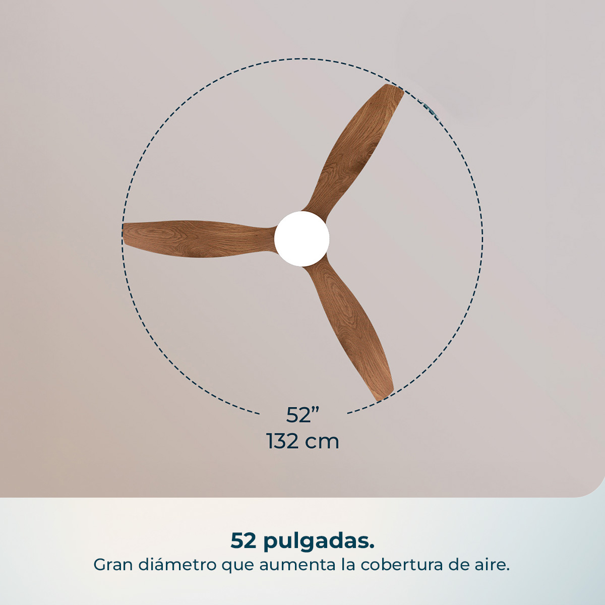 Un ventilador de techo con tres aspas de madera, 52 pulgadas (132 cm).