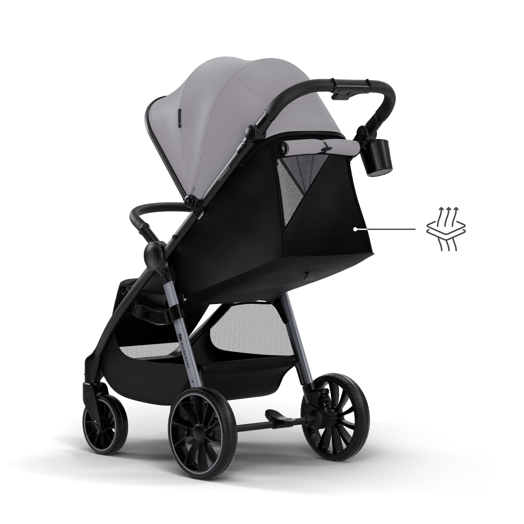 Ein grauer Kinderwagen mit schwarzem Netzkorb und Becherhalter.
