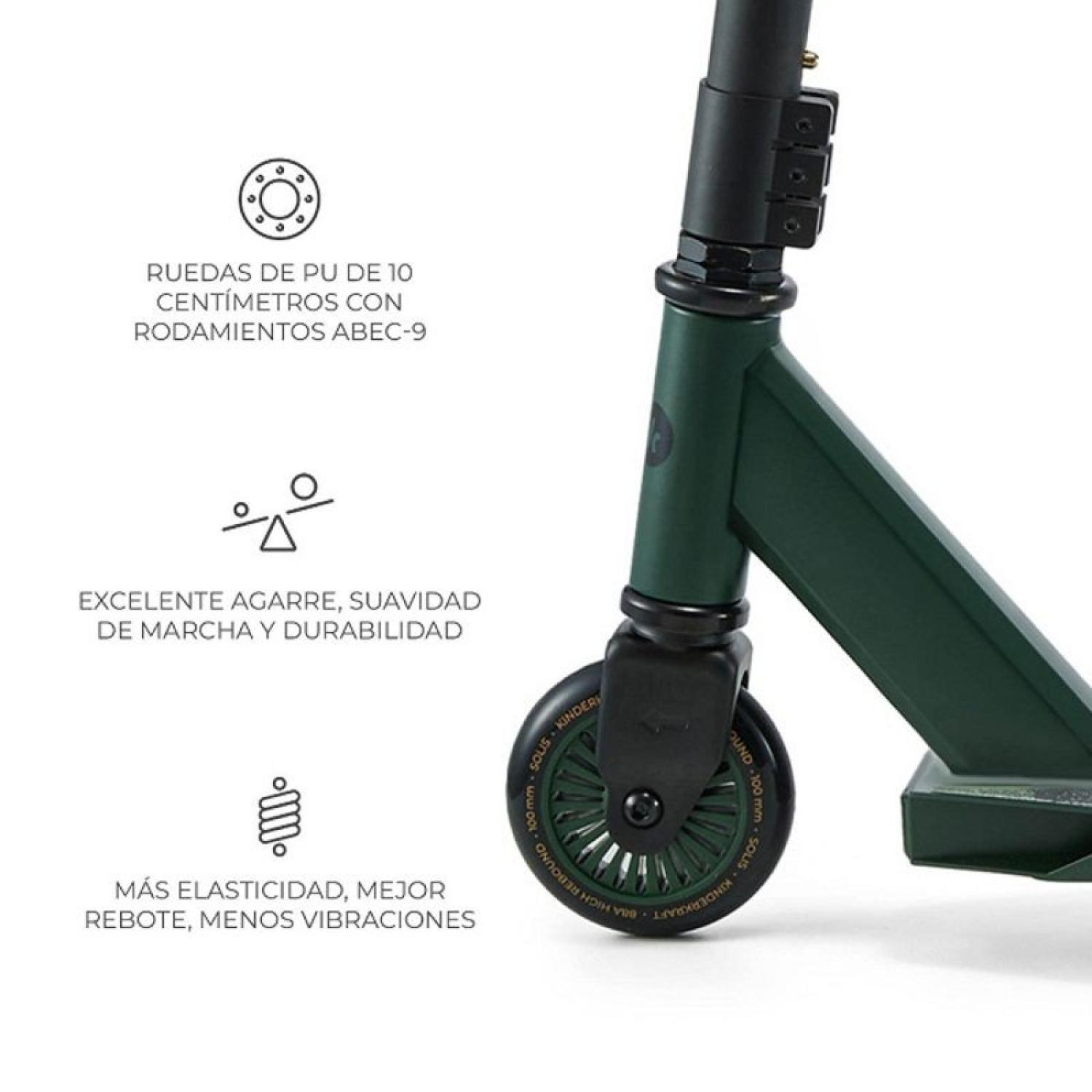 Grüner Roller mit Fokus auf Räder, Griff und Stoßdämpfung. Details zu PU-Rädern.