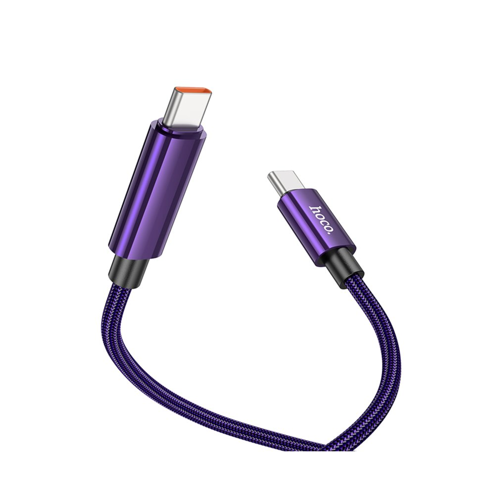 Örgülü kordonlu mor USB-C adaptör kablosu.