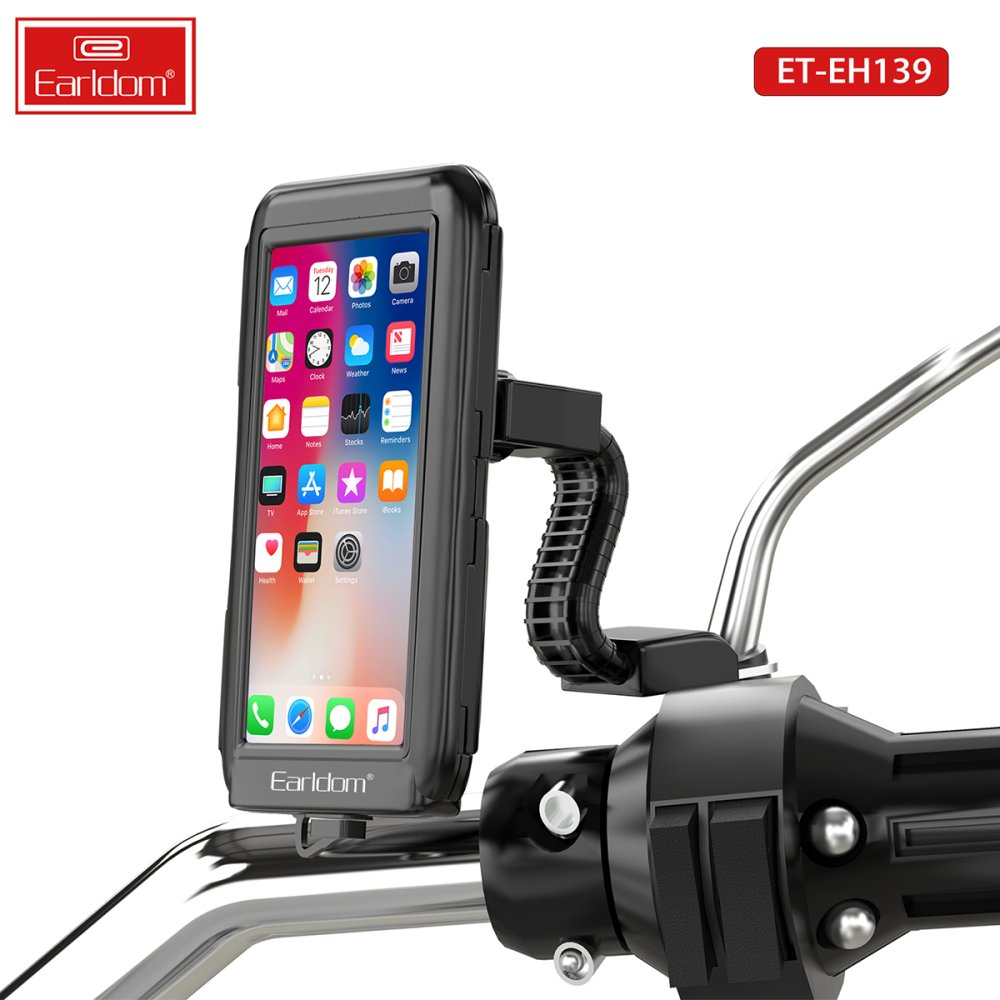 Gidon üzerine monte edilmiş siyah su geçirmez motosiklet telefon tutucu.