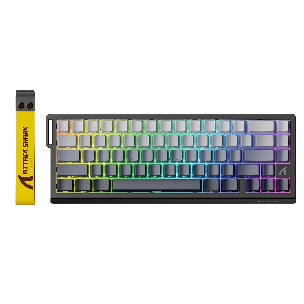 RGB aydınlatmalı siyah mekanik klavye ve üzerinde yazı bulunan sarı bilek kayışı.
