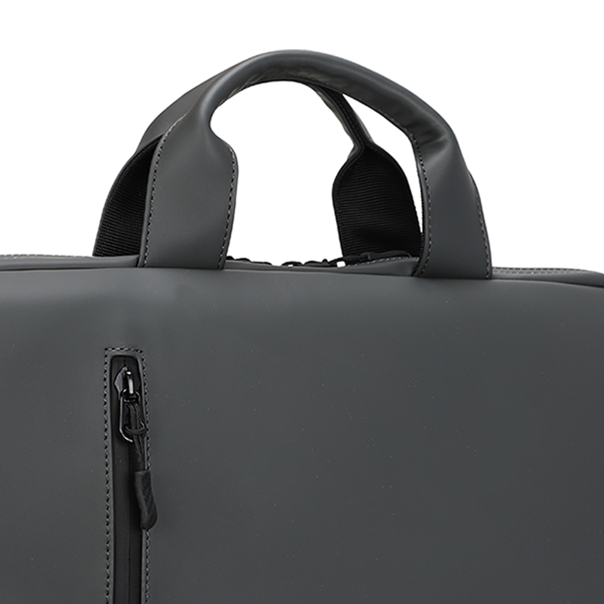 Borsa grigia con zip e manico, primo piano.